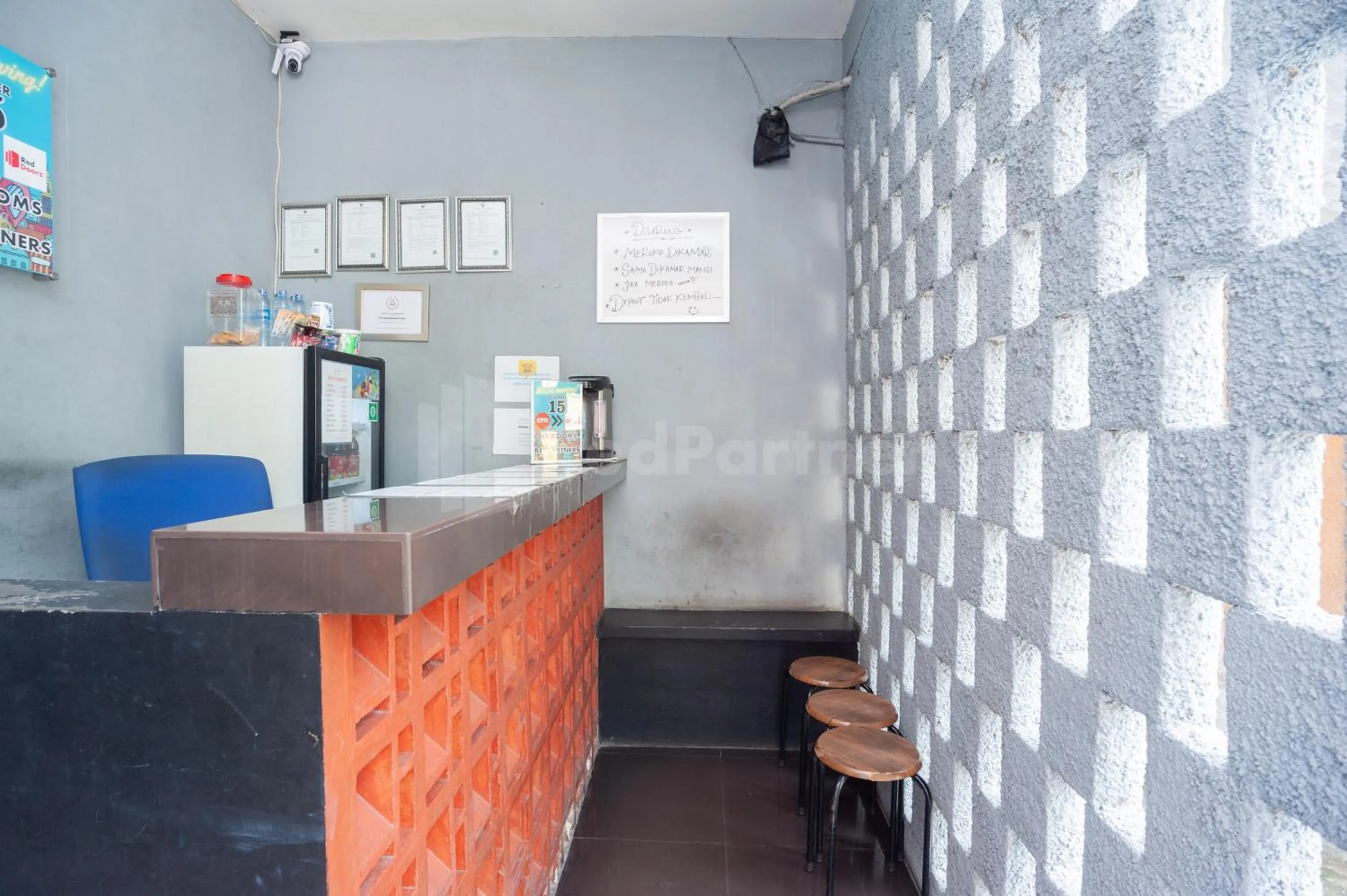 Lobby or reception in J&B Rooms Utan Kayu Jakarta Mitra RedDoorz