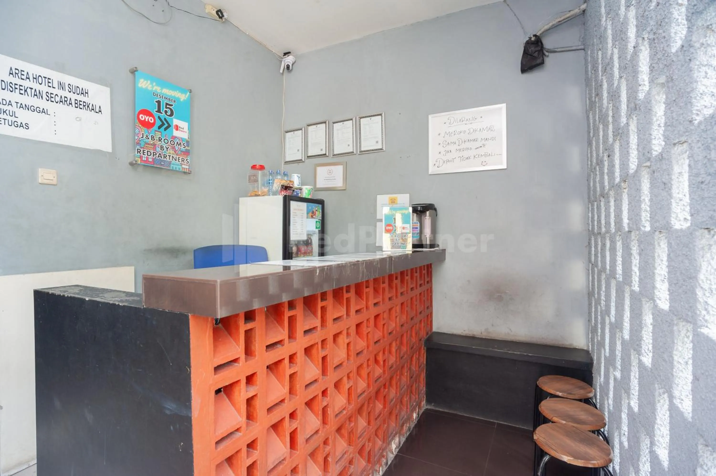 Lobby or reception in J&B Rooms Utan Kayu Jakarta Mitra RedDoorz