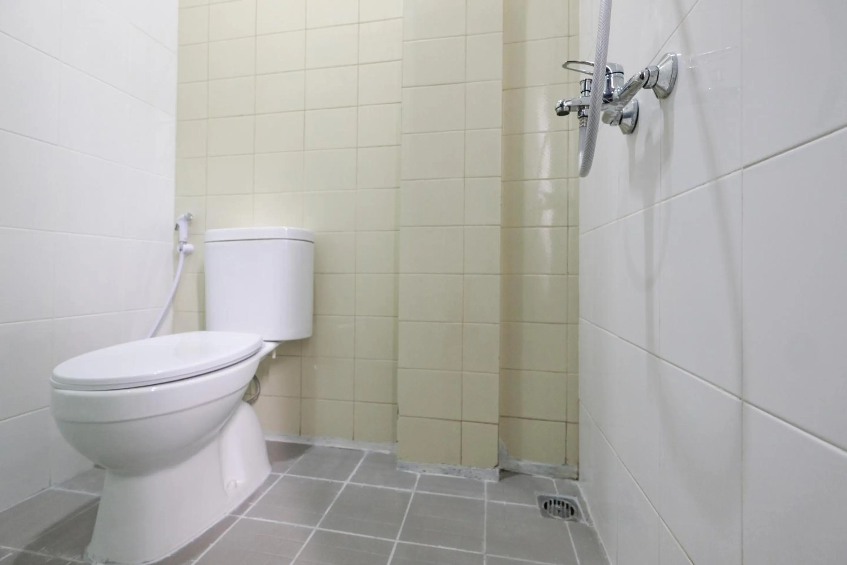 Bathroom in SPOT ON 2281 Omajo