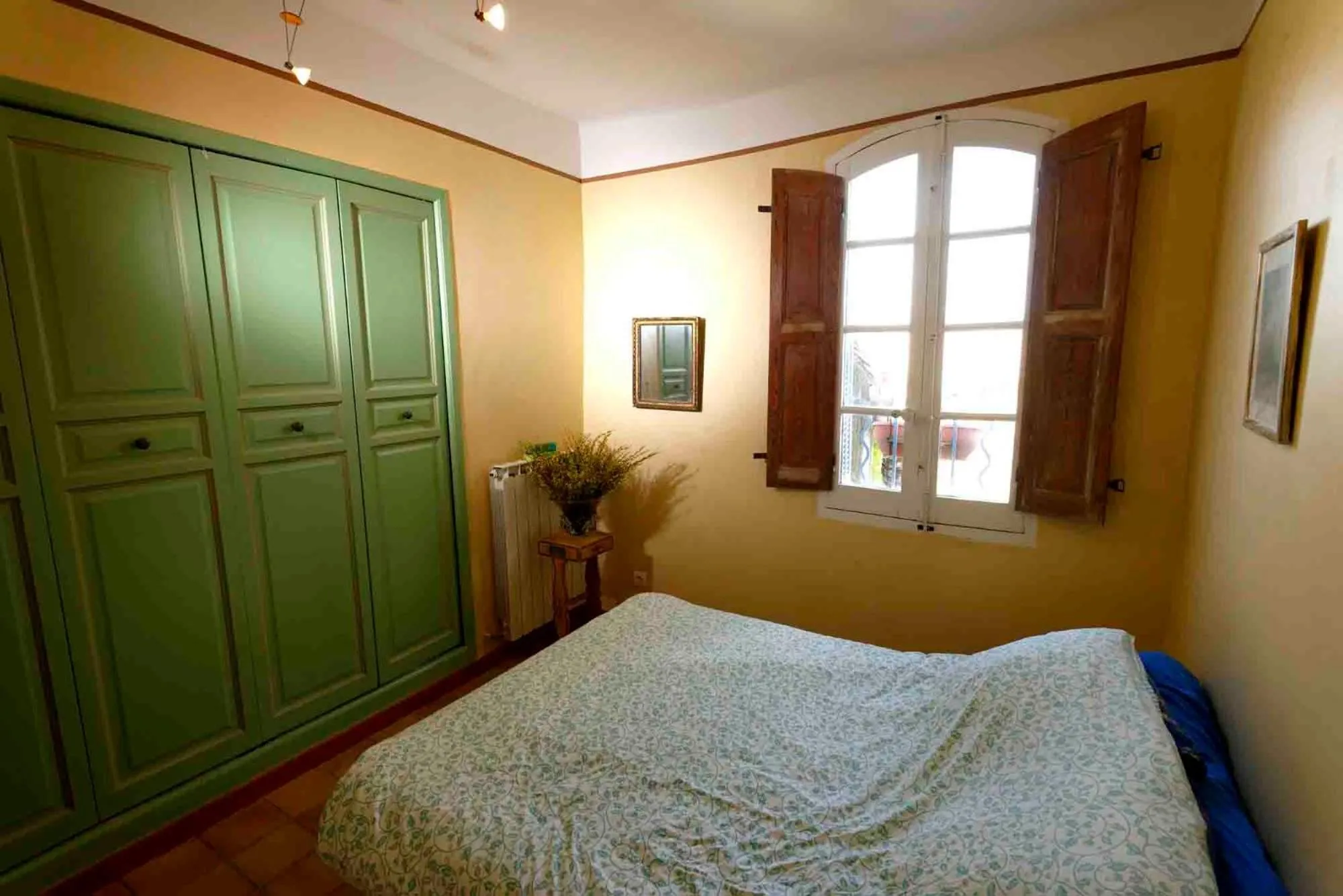 Bed in Auberge de la Fontaine