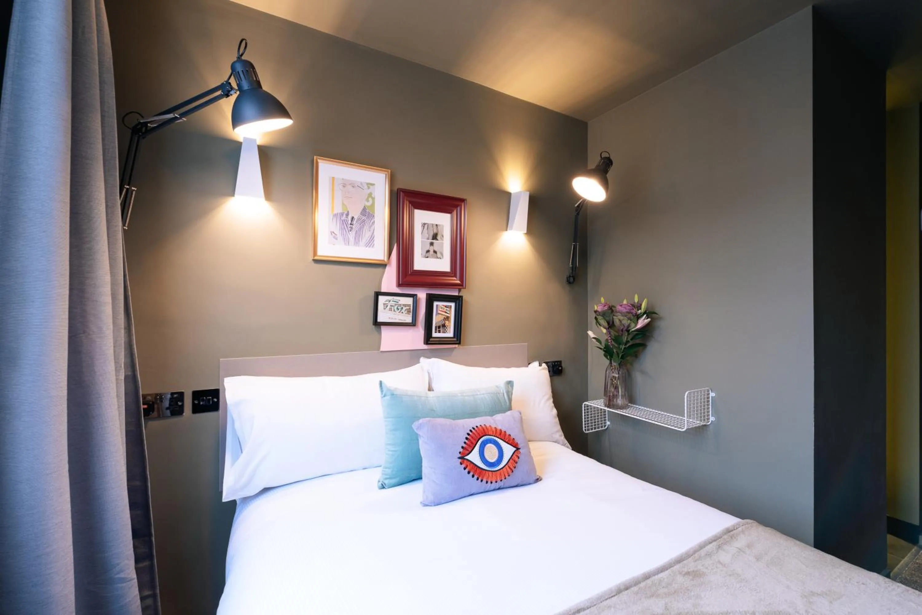 Bed in The Warwick By Nestor