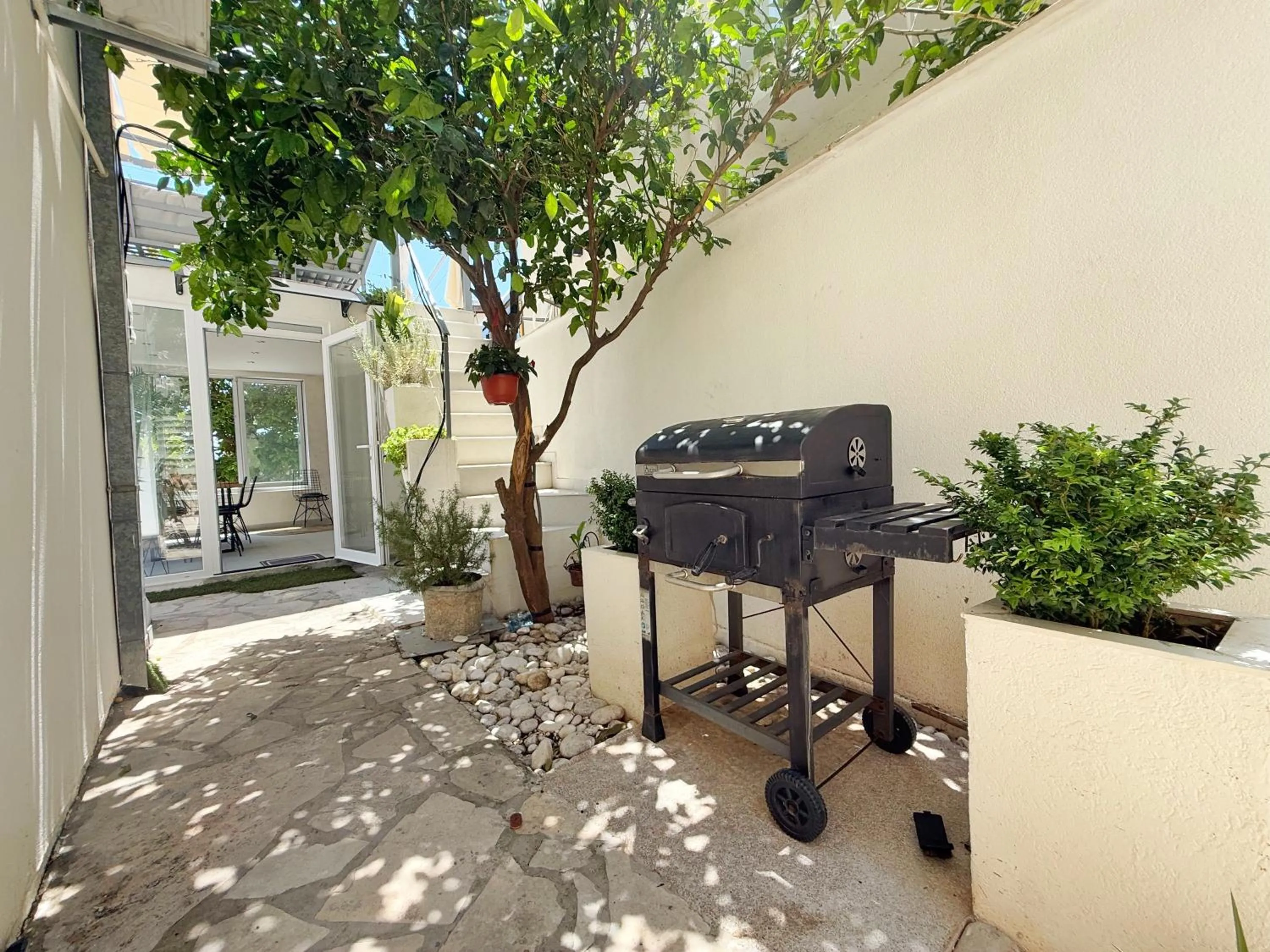 BBQ facilities in Apartmani Avanti Becici