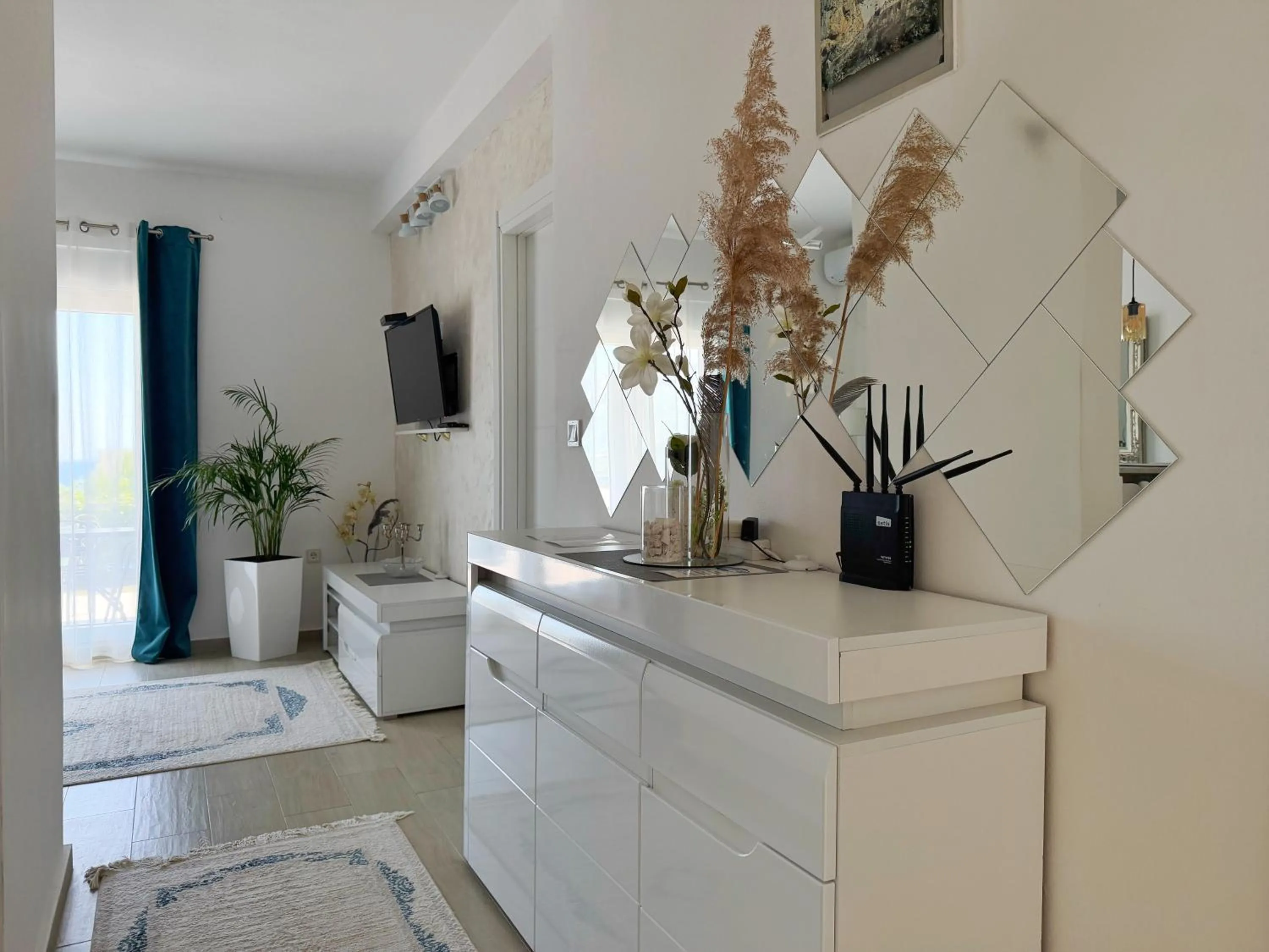 TV and multimedia in Apartmani Avanti Becici