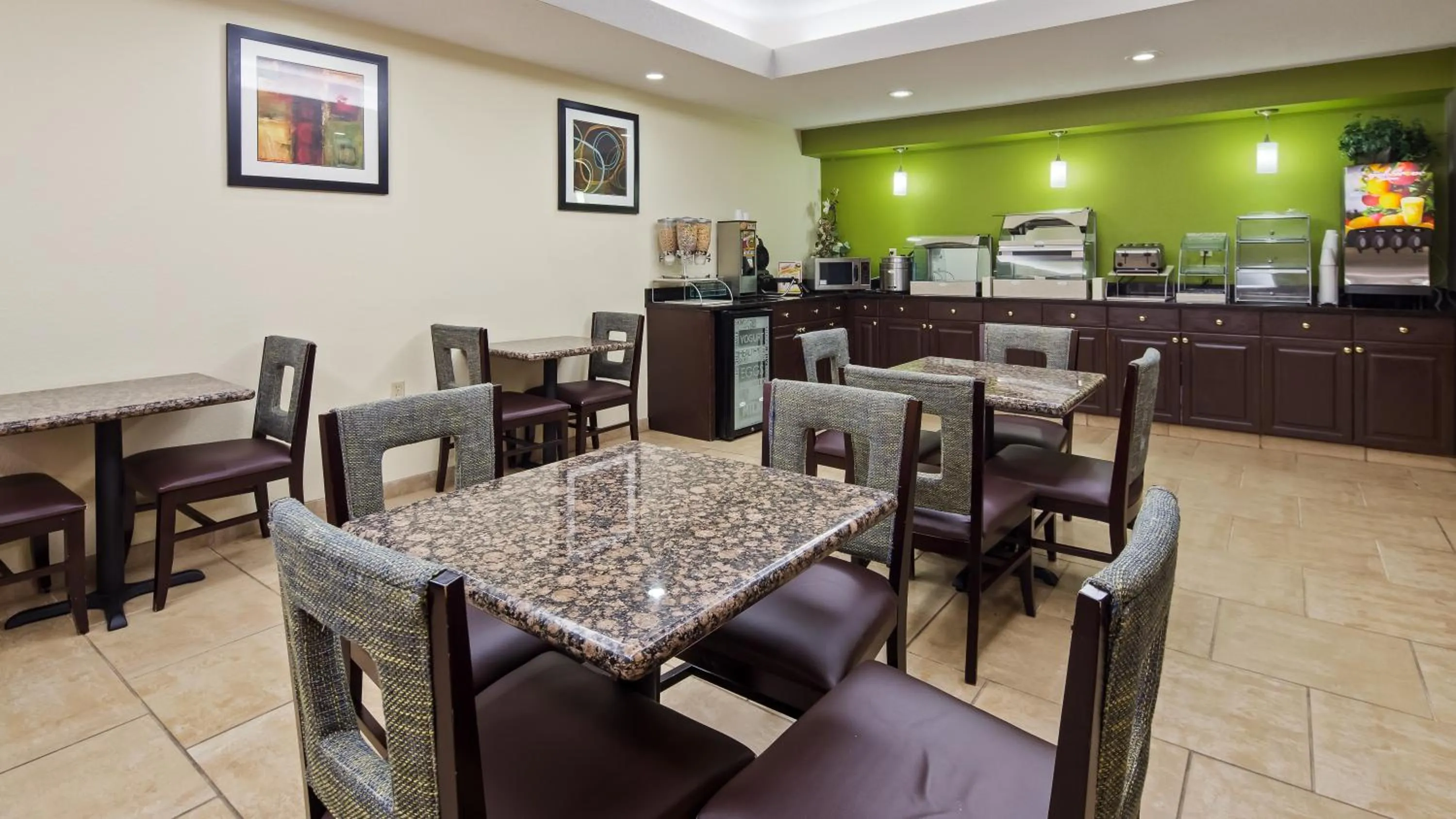 Breakfast in Best Western Lake Cumberland Inn