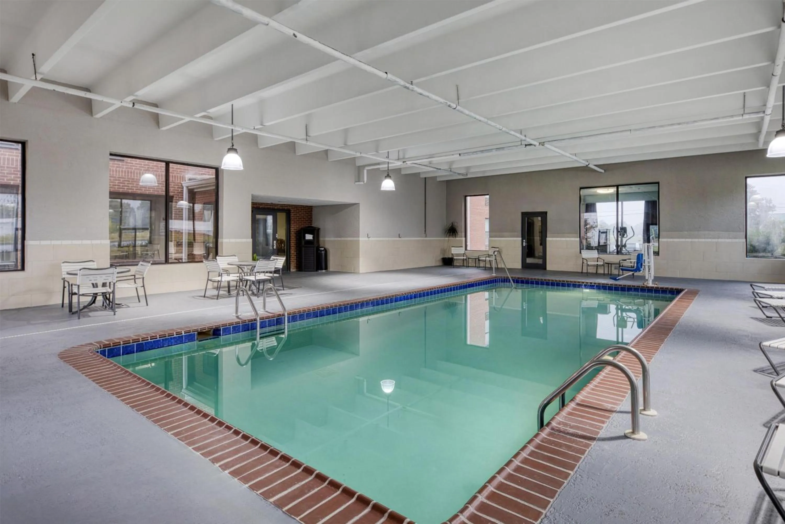 Pool view in Best Western Lake Cumberland Inn