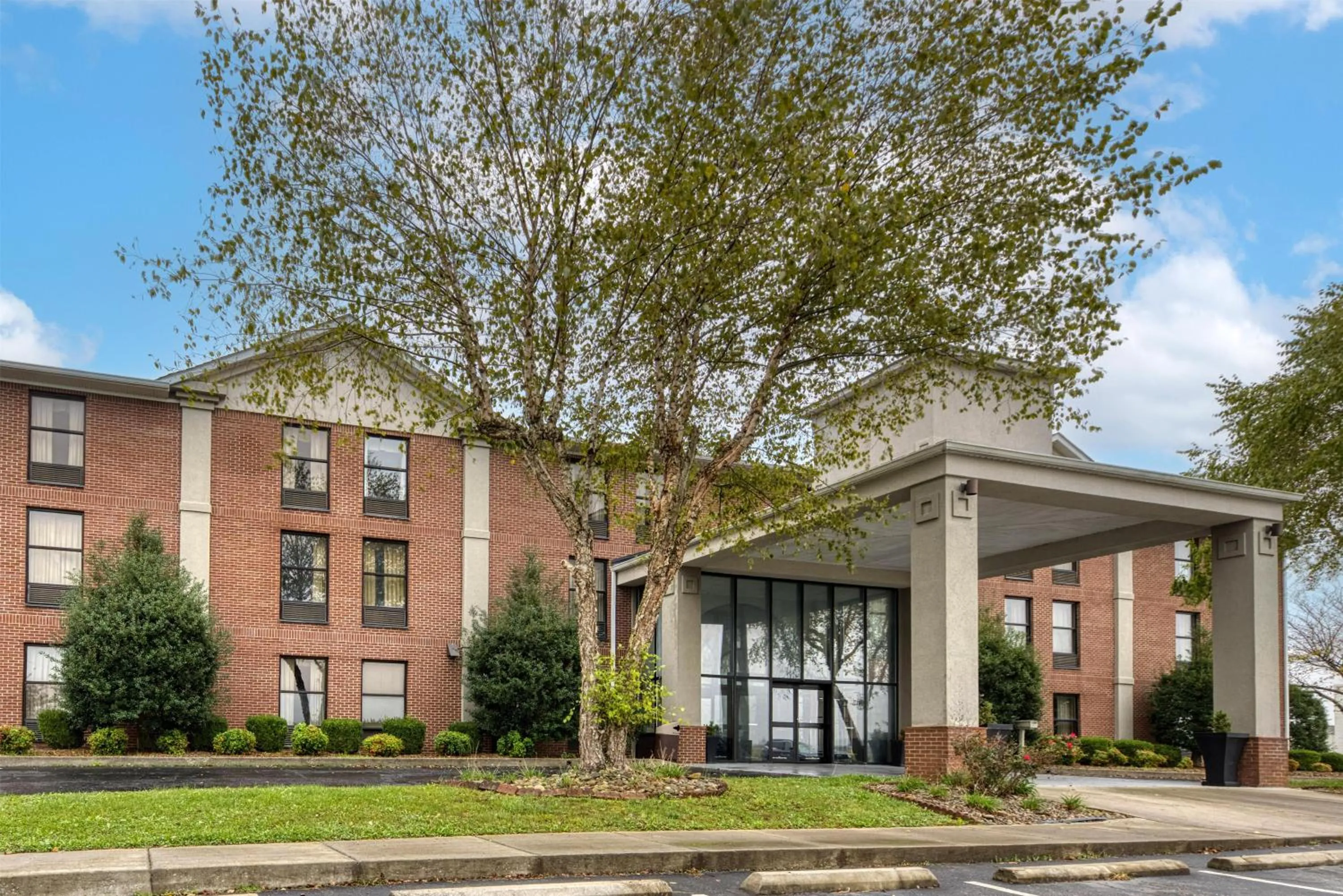 Property building in Best Western Lake Cumberland Inn