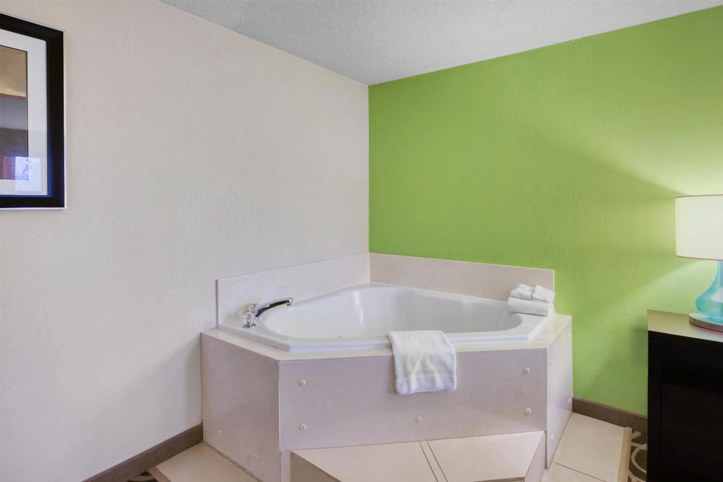 Bedroom in Best Western Lake Cumberland Inn