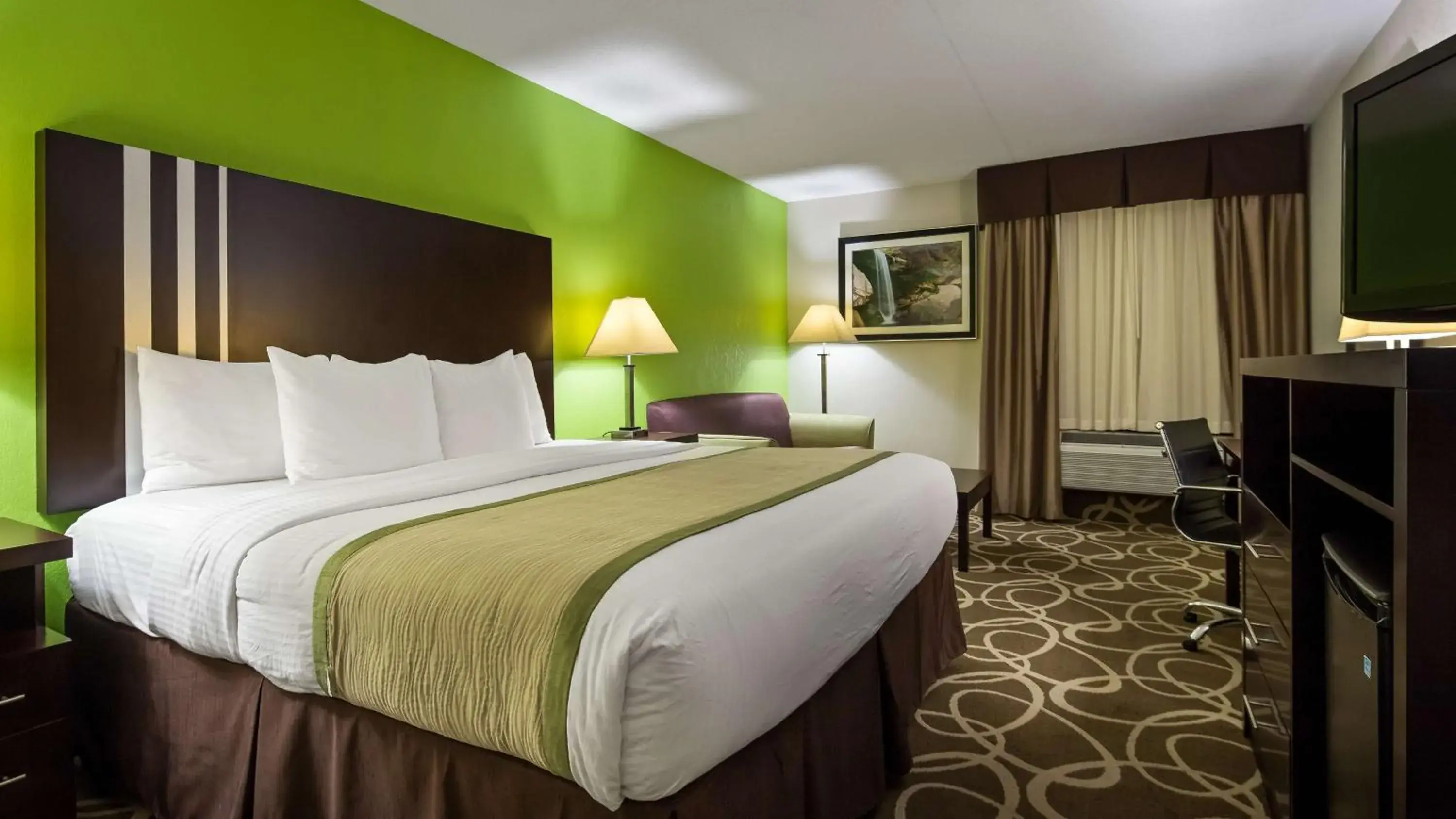King Room with Roll-In Shower - Mobility Accessible/Non-Smoking in Best Western Lake Cumberland Inn King Room with Roll-In Shower - Mobility Accessible/Non-Smoking in Best Western Lake Cumberland Inn