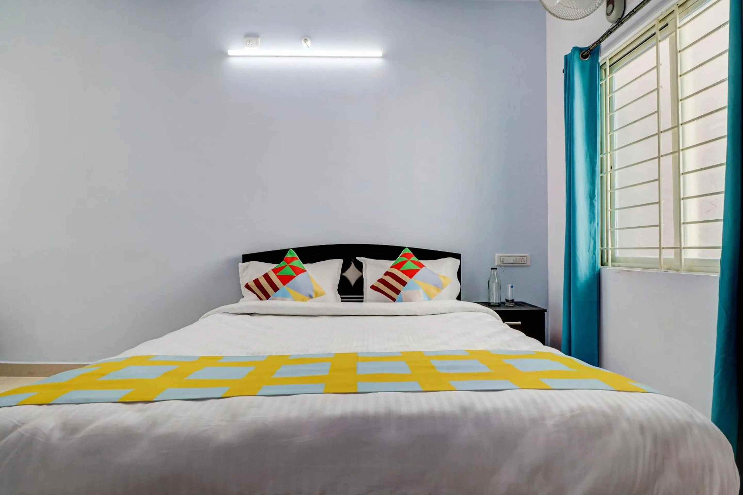 Bedroom, Bed in Hotel O Home Mishra Suites