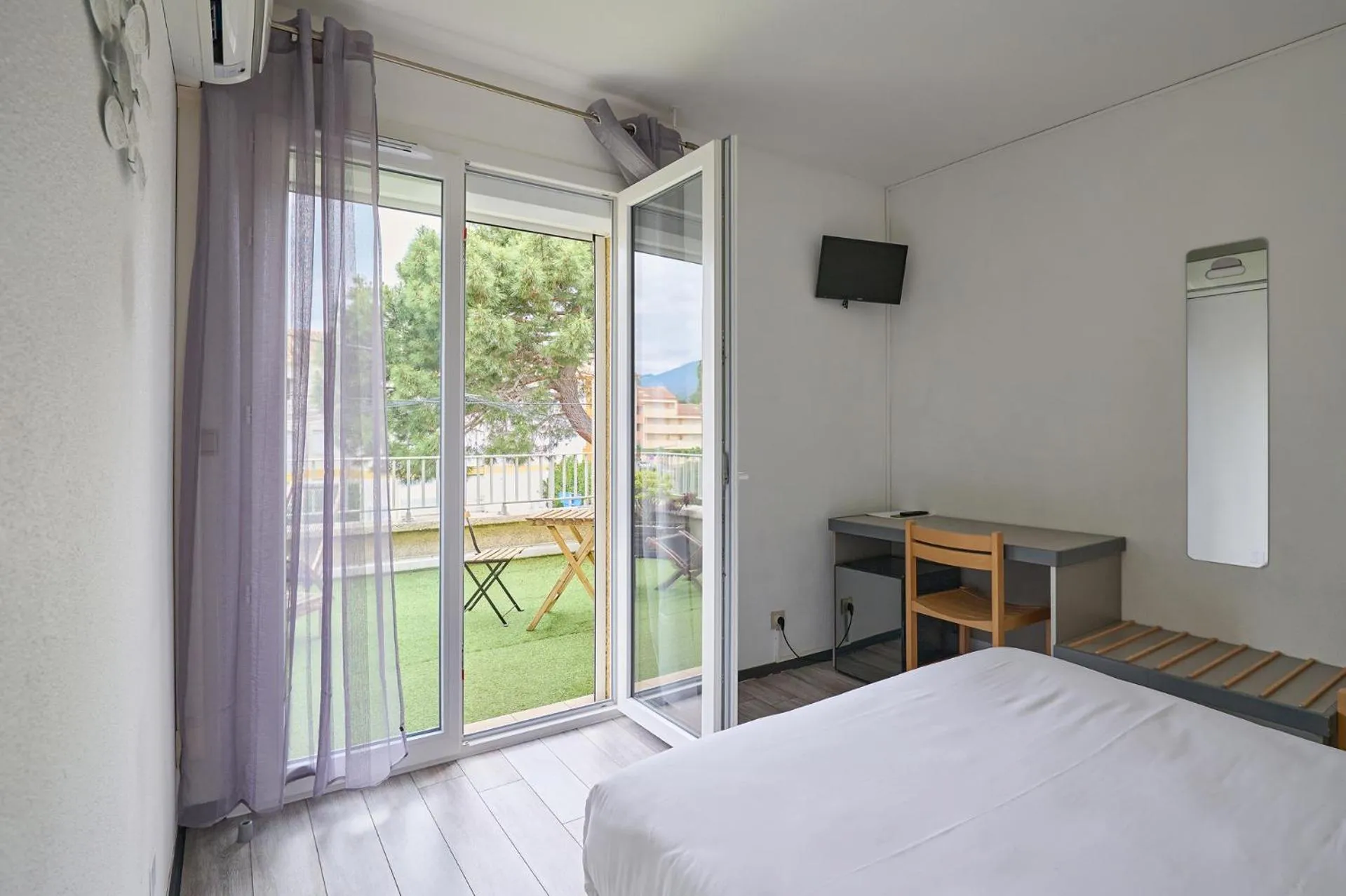 Balcony/Terrace in Hôtel Les Mimosas