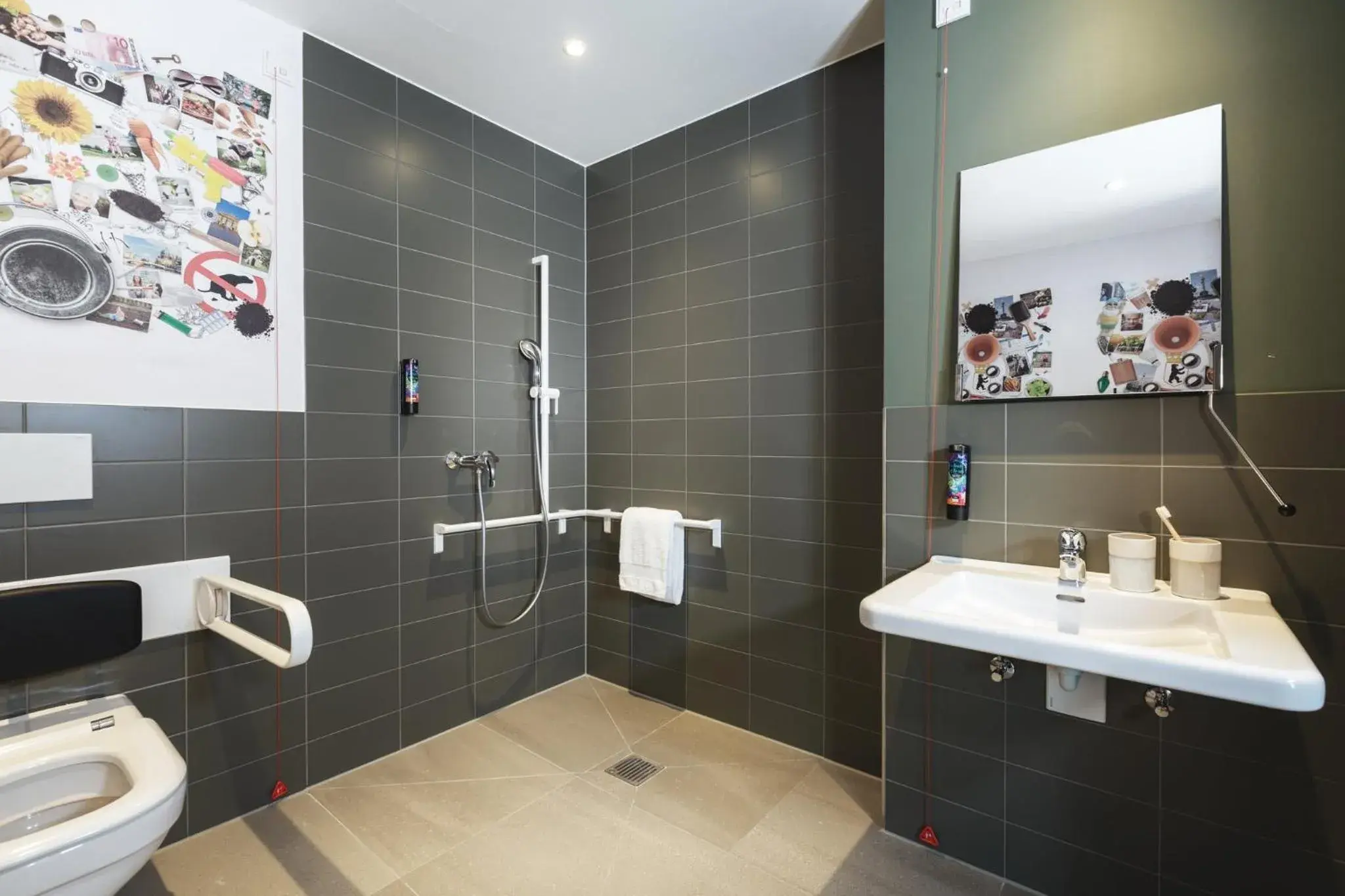 Standard Queen Room - Accessible in Holiday Inn - the niu, Dwarf Berlin Schöneberg by IHG Standard Queen Room - Accessible in Holiday Inn - the niu, Dwarf Berlin Schöneberg by IHG