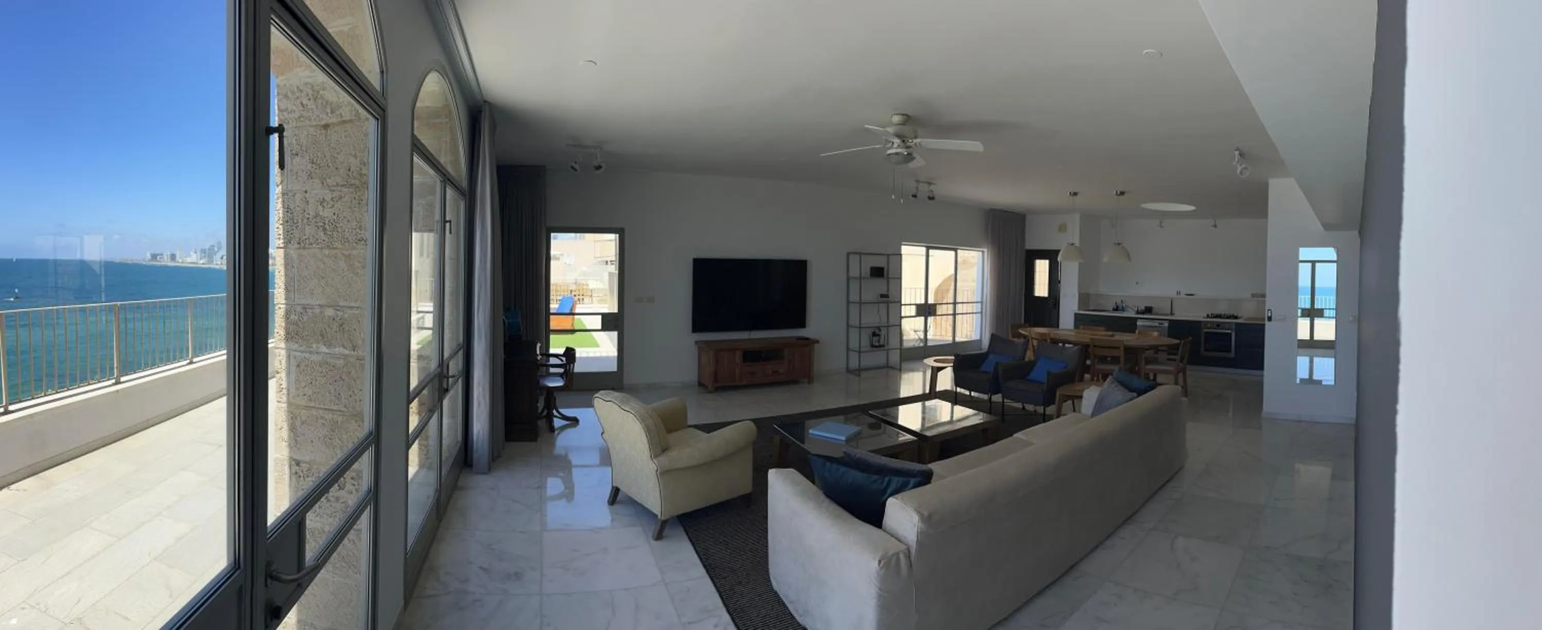 TV and multimedia in Casa Nova - Luxury Suites & Boutique Apart-Hotel