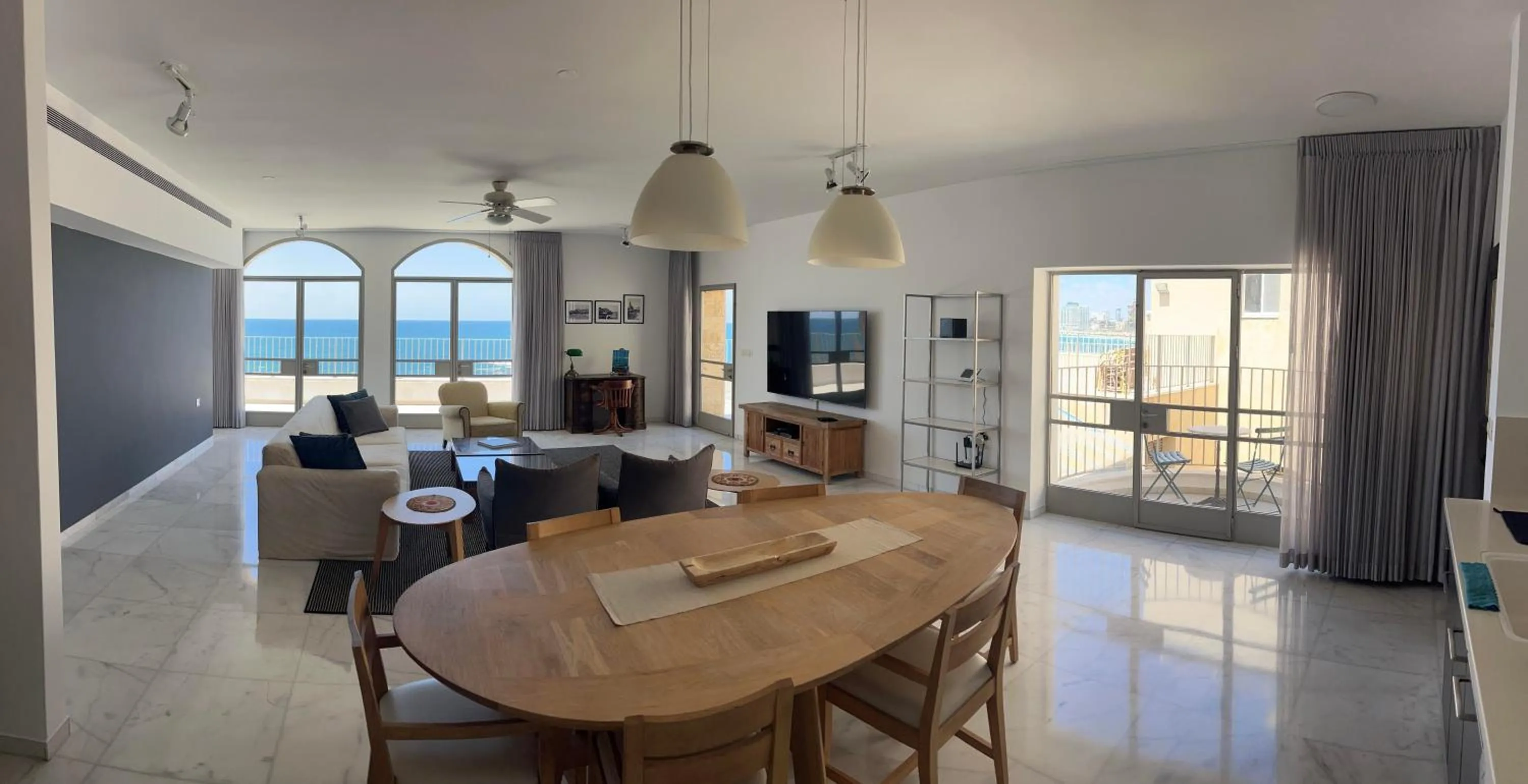 TV and multimedia in Casa Nova - Luxury Suites & Boutique Apart-Hotel