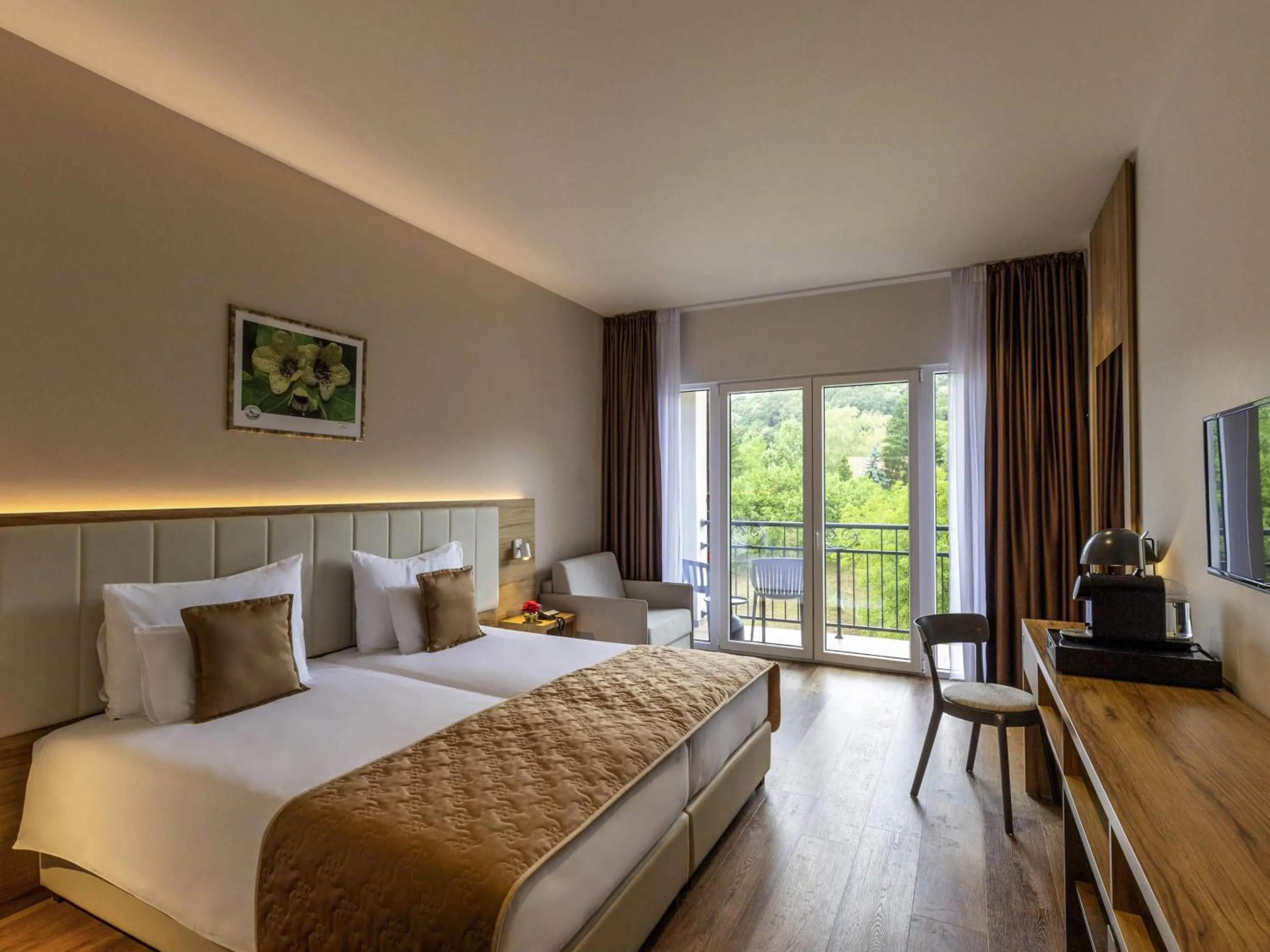 Bedroom, Bed in Movenpick Resort and Spa Fruske Terme