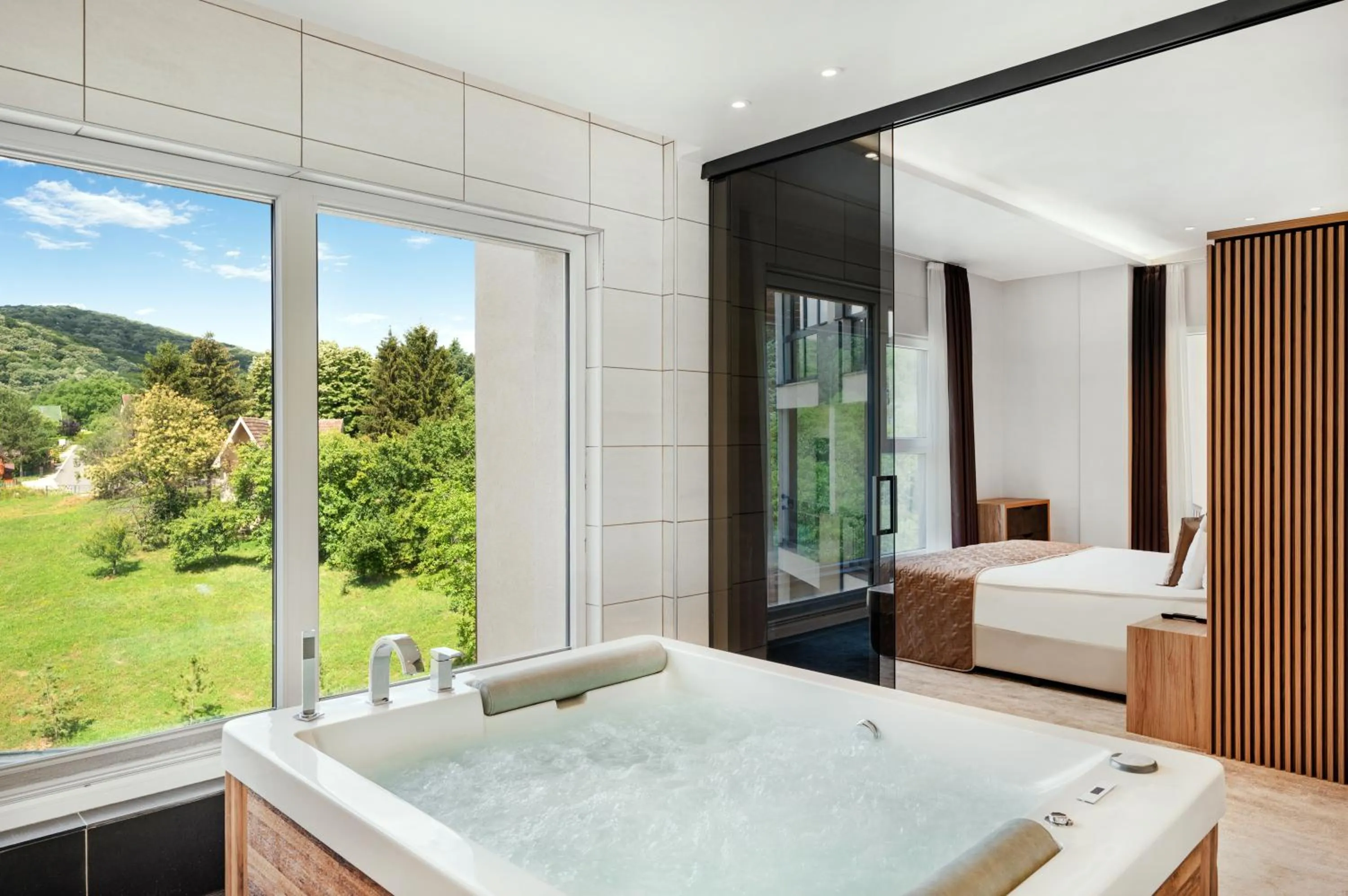 Open Air Bath, Bed in Movenpick Resort and Spa Fruske Terme