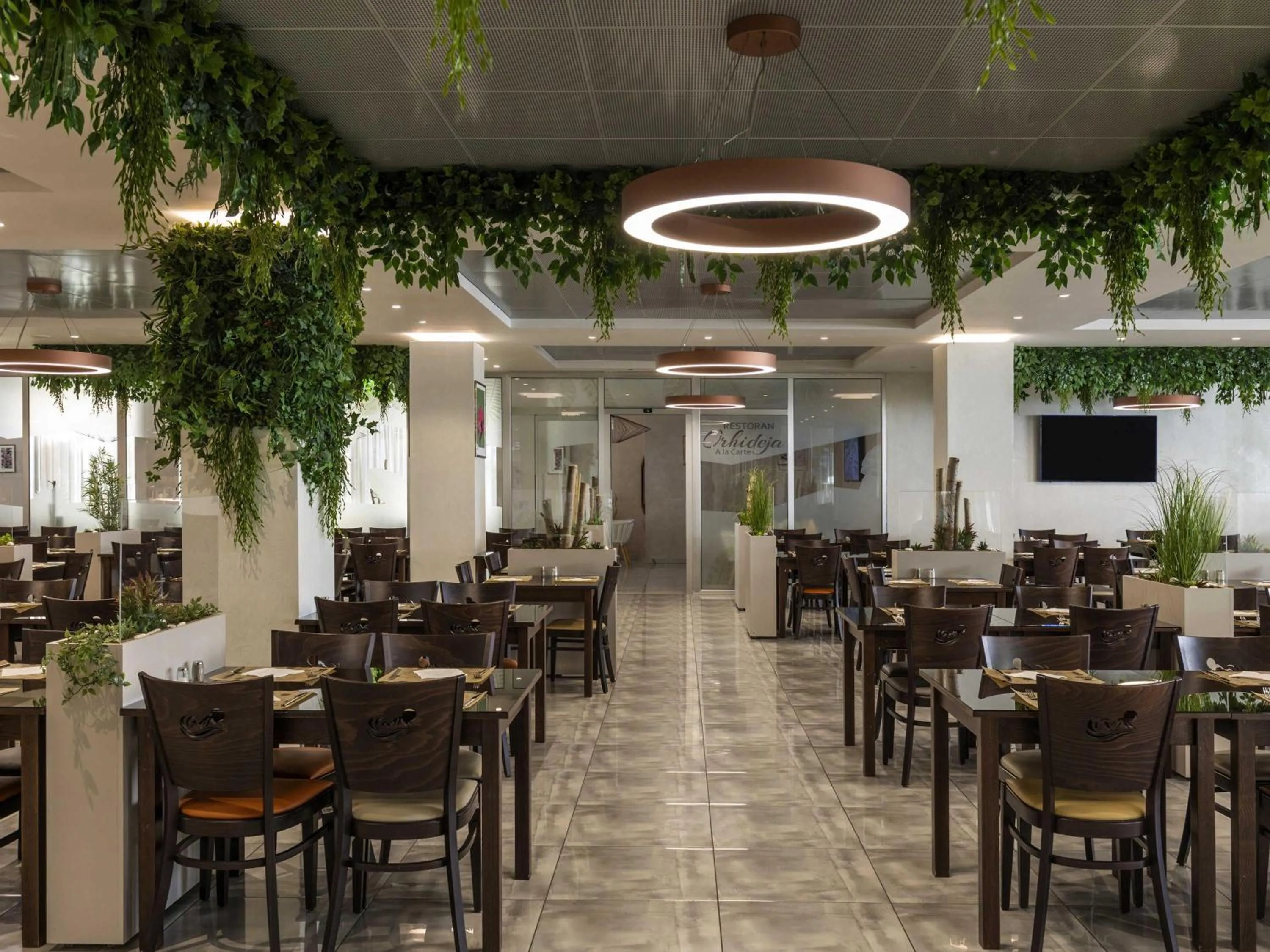 Restaurant/places to eat in Movenpick Resort and Spa Fruske Terme