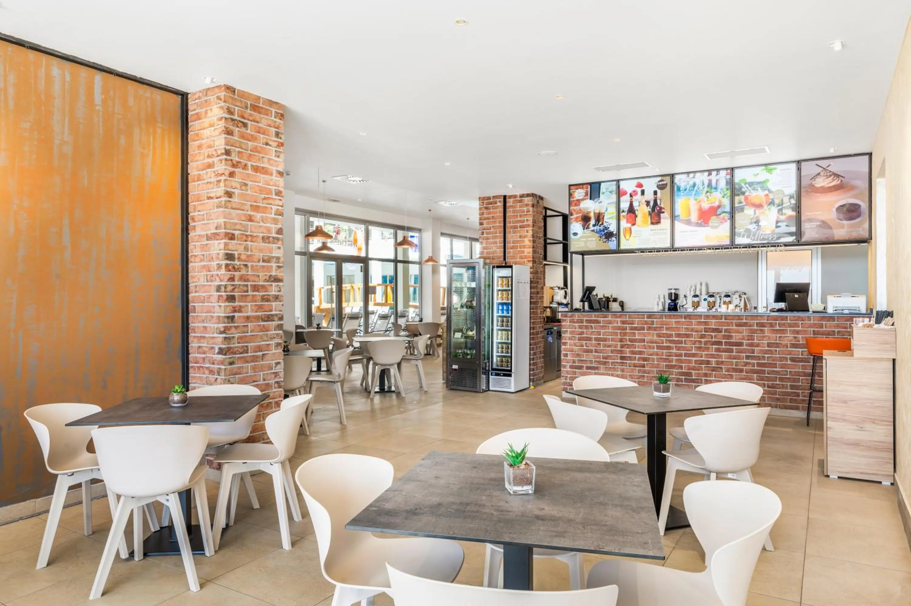 Lounge or bar in Movenpick Resort and Spa Fruske Terme