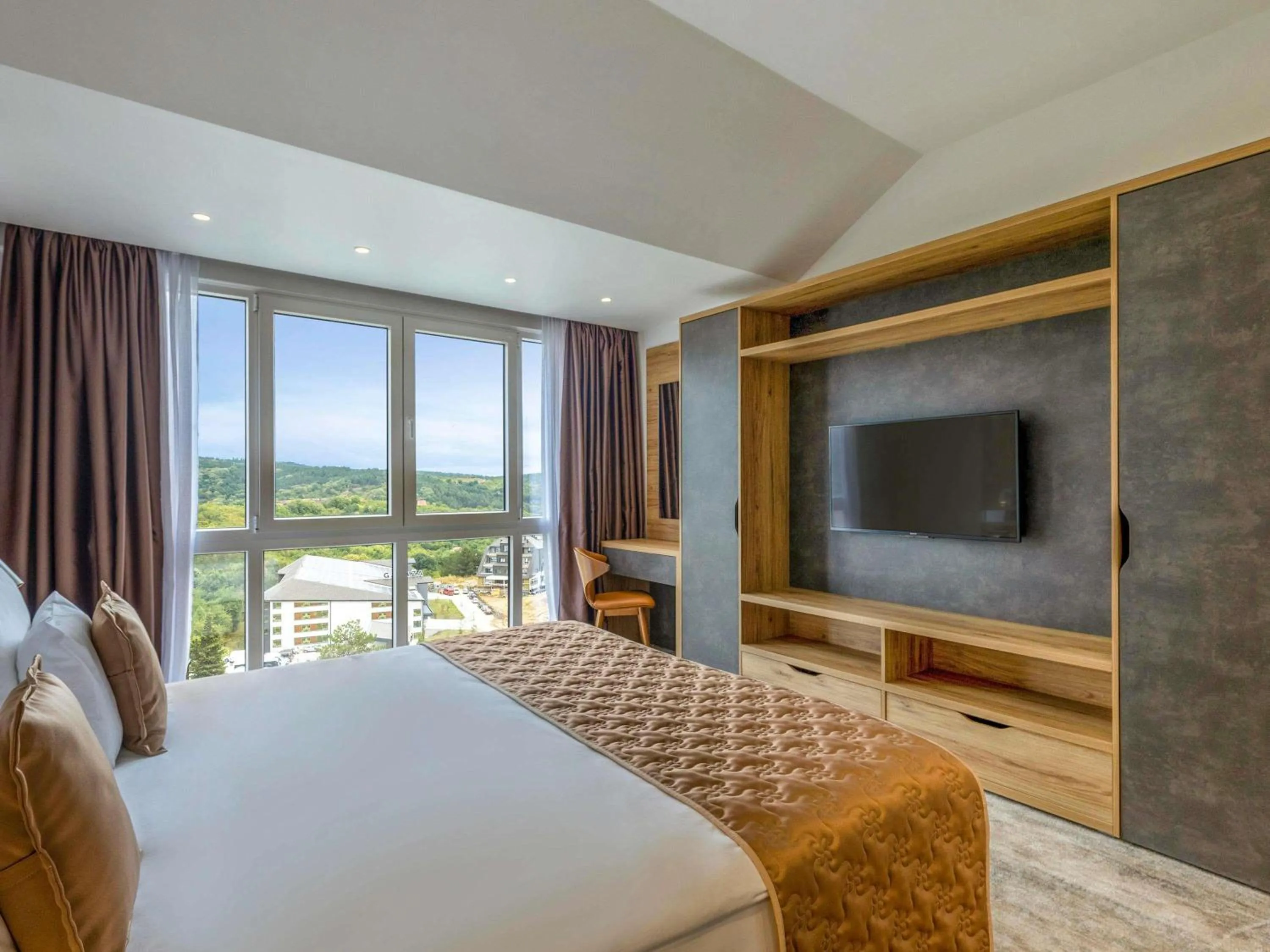 Bedroom, Bed in Movenpick Resort and Spa Fruske Terme