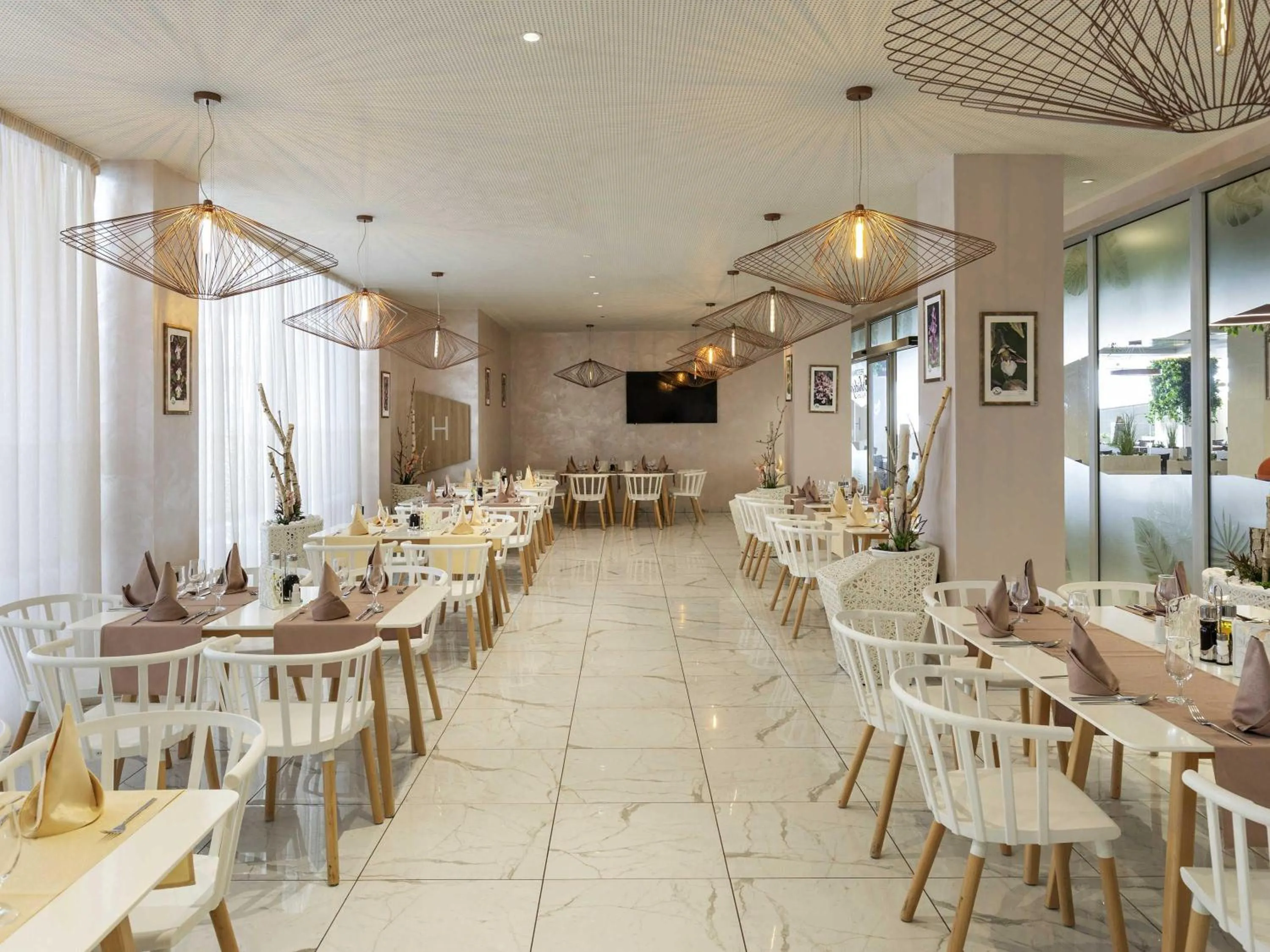 Restaurant/places to eat in Movenpick Resort and Spa Fruske Terme