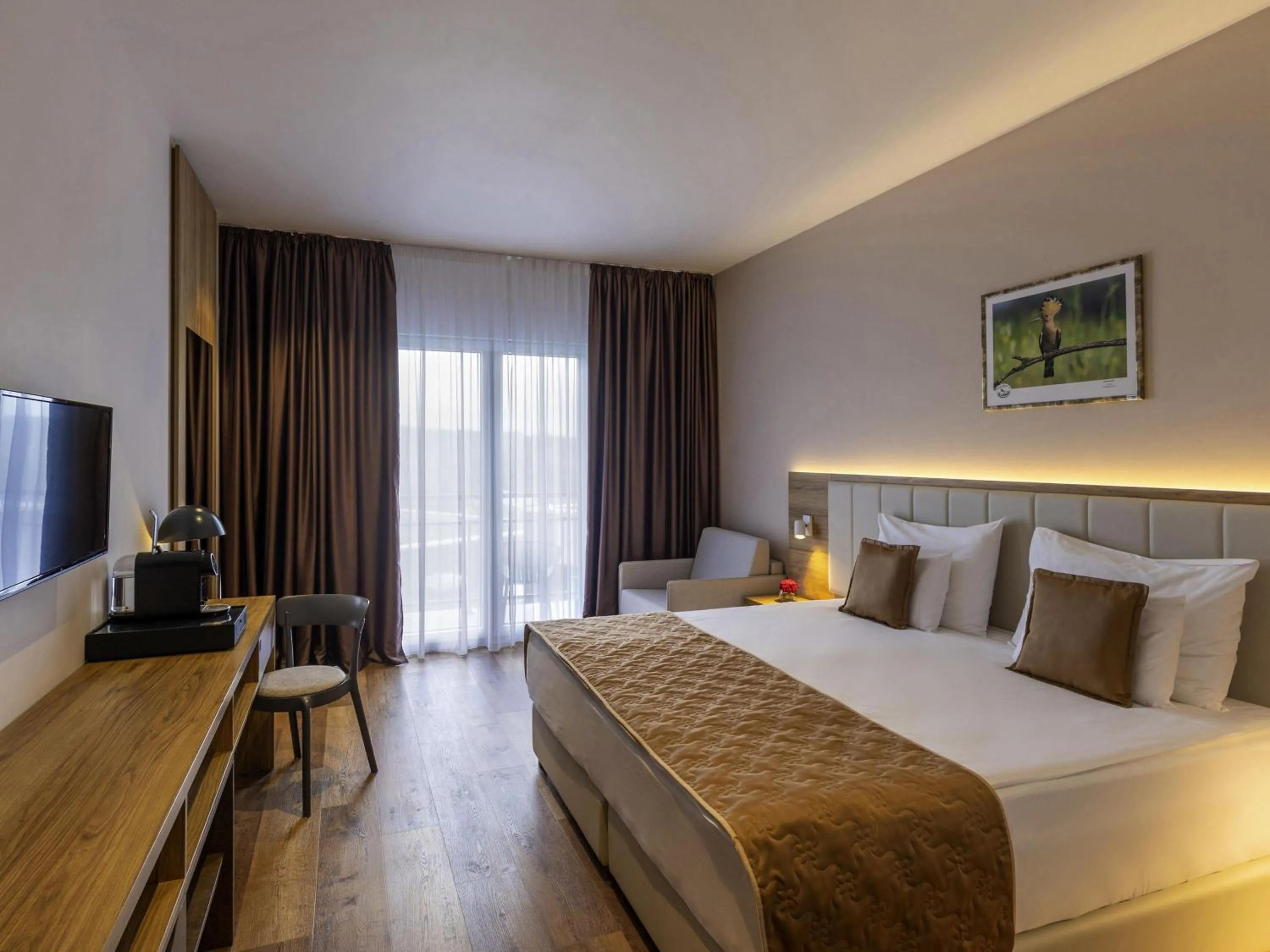 Bedroom, Bed in Movenpick Resort and Spa Fruske Terme