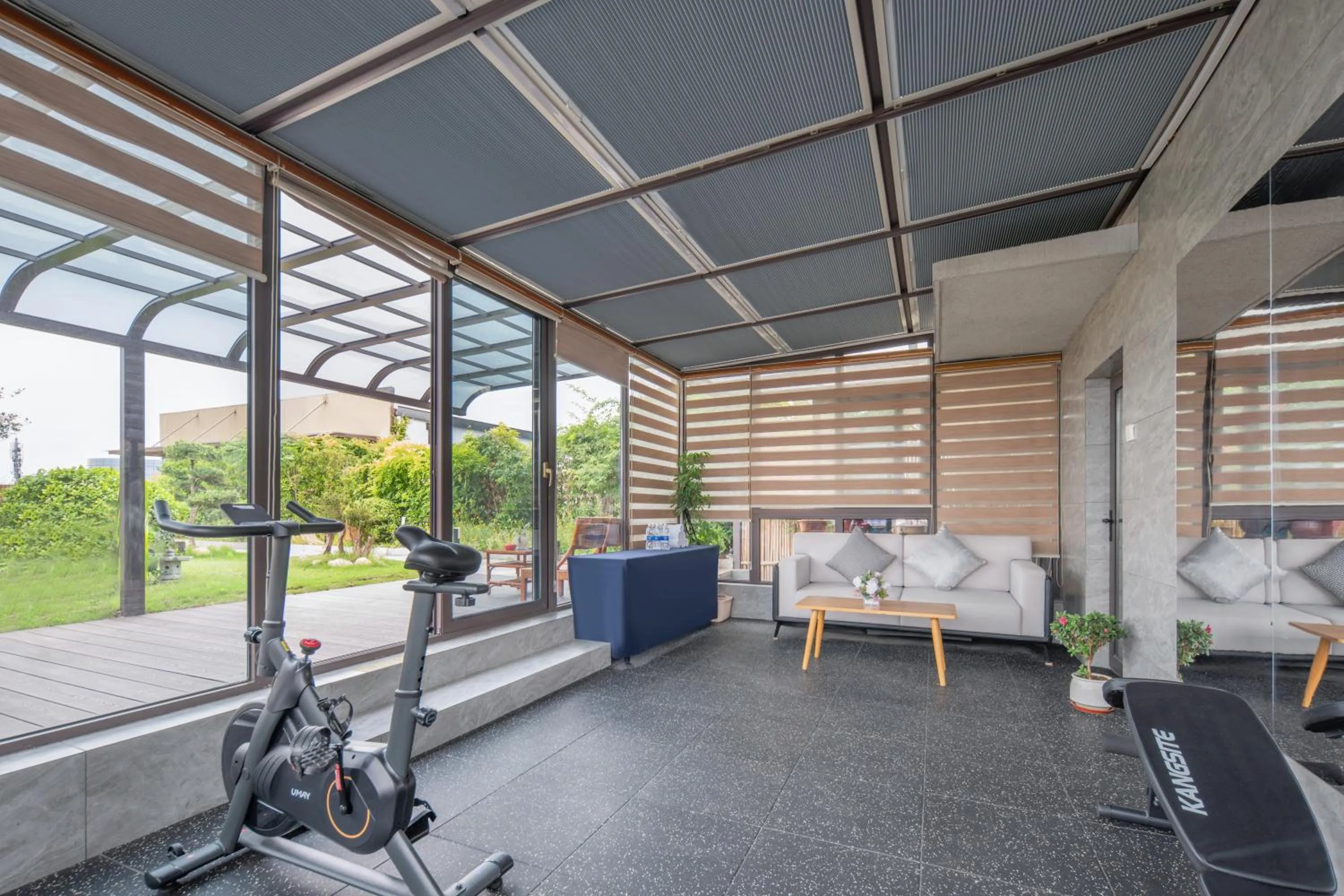 Fitness centre/facilities in Holiday Inn Express Shanghai Hongqiao North by IHG