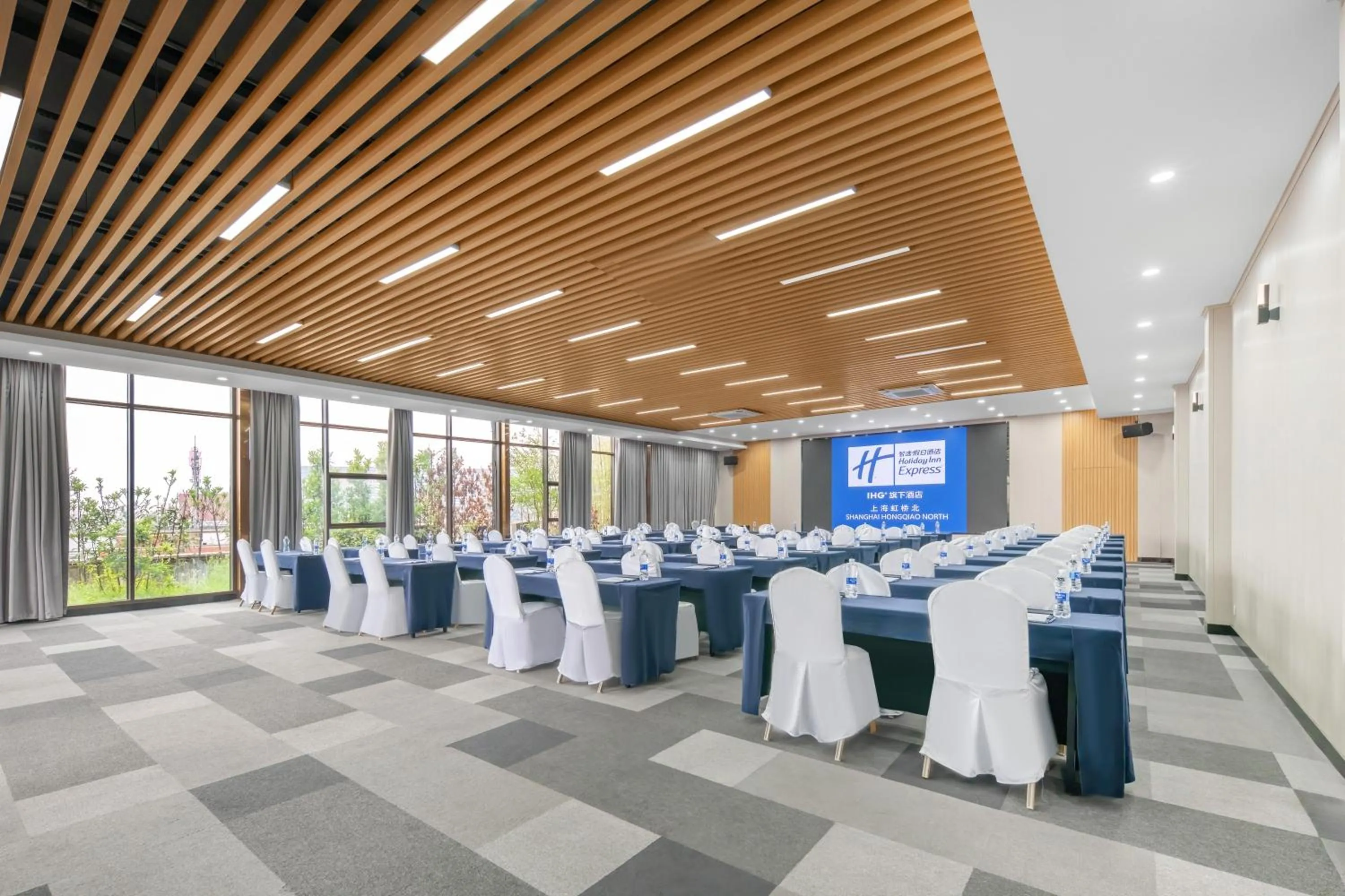 Meeting/conference room in Holiday Inn Express Shanghai Hongqiao North by IHG