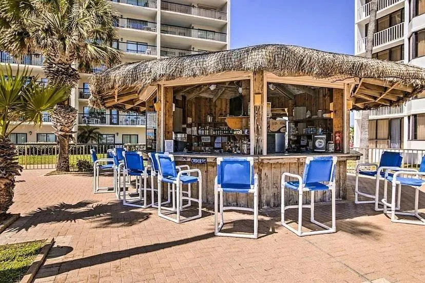 Lounge or bar in Royale Beach and Tennis Club