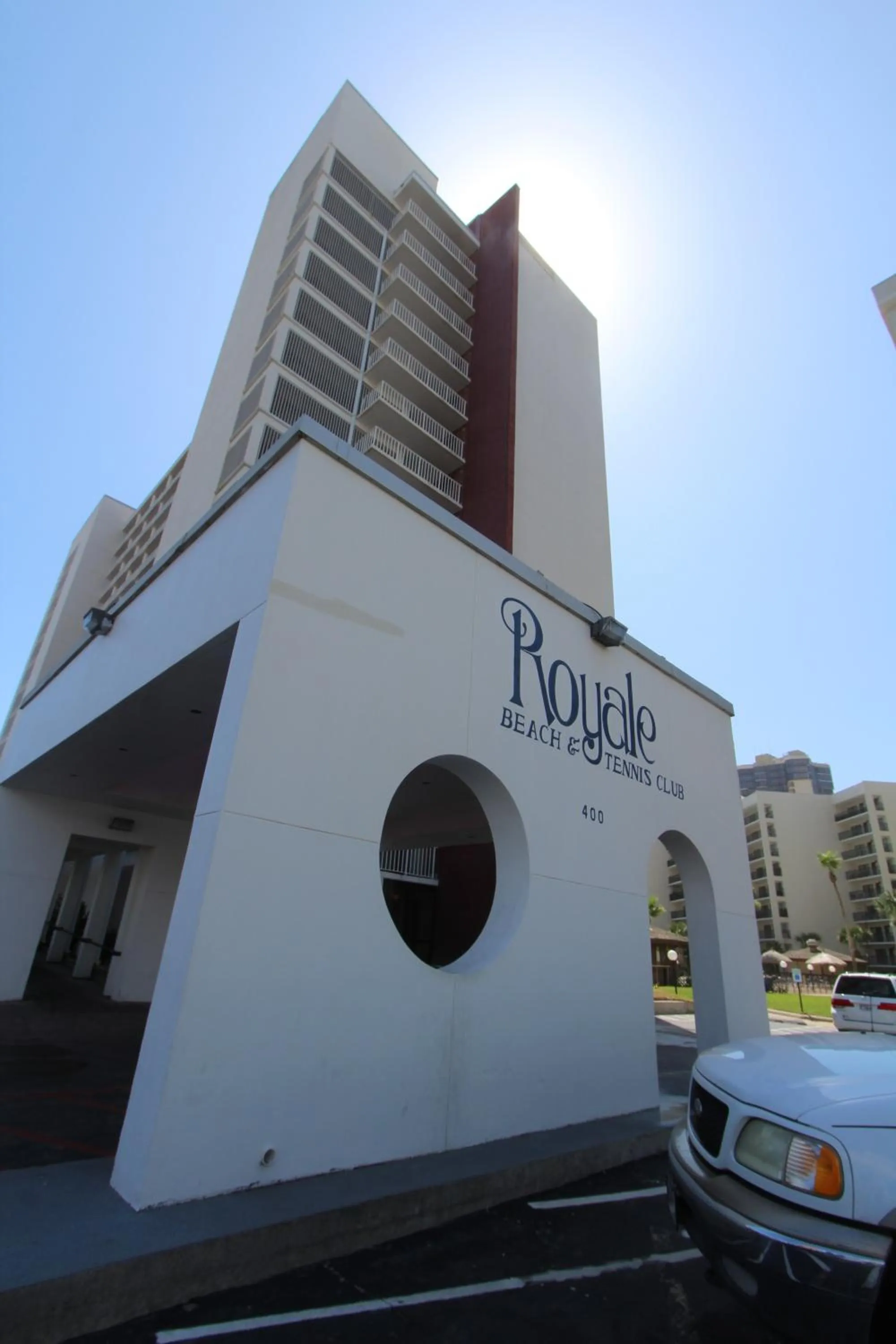 Facade/entrance in Royale Beach and Tennis Club
