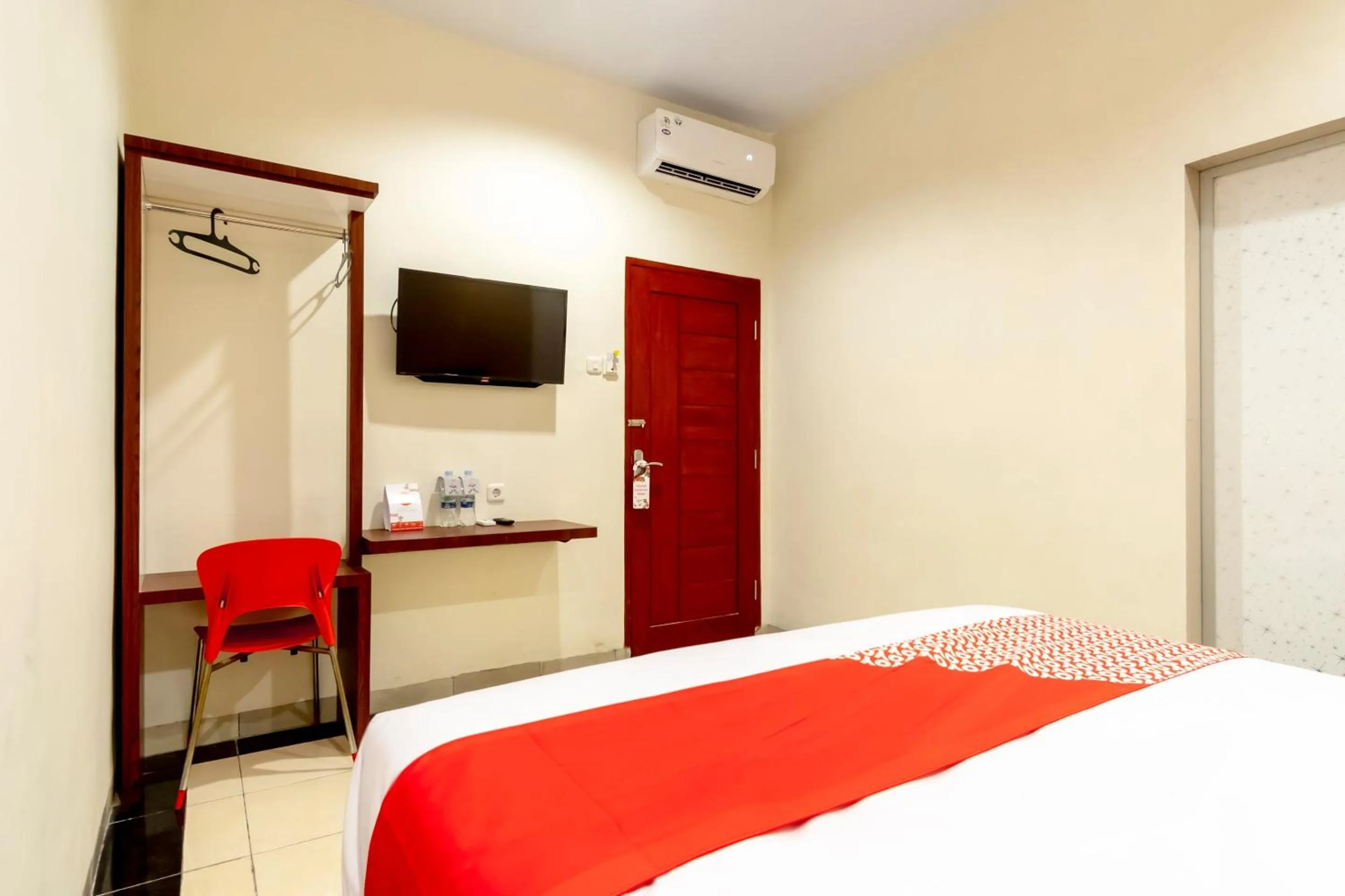 Bedroom, Bed in Capital O 1585 Ring Road Residence