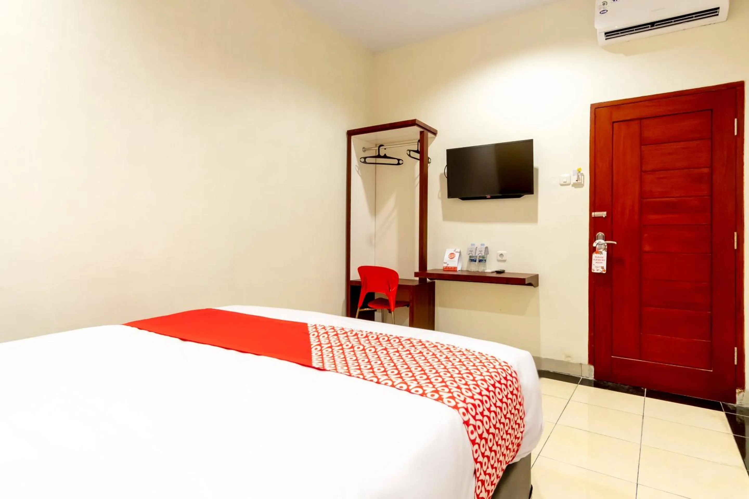 Bedroom, Bed in Capital O 1585 Ring Road Residence