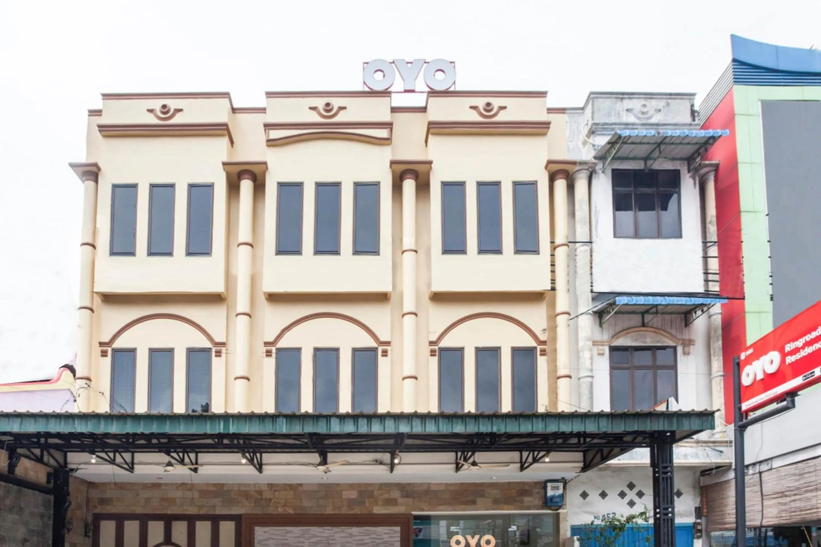 Facade/entrance in Capital O 1585 Ring Road Residence