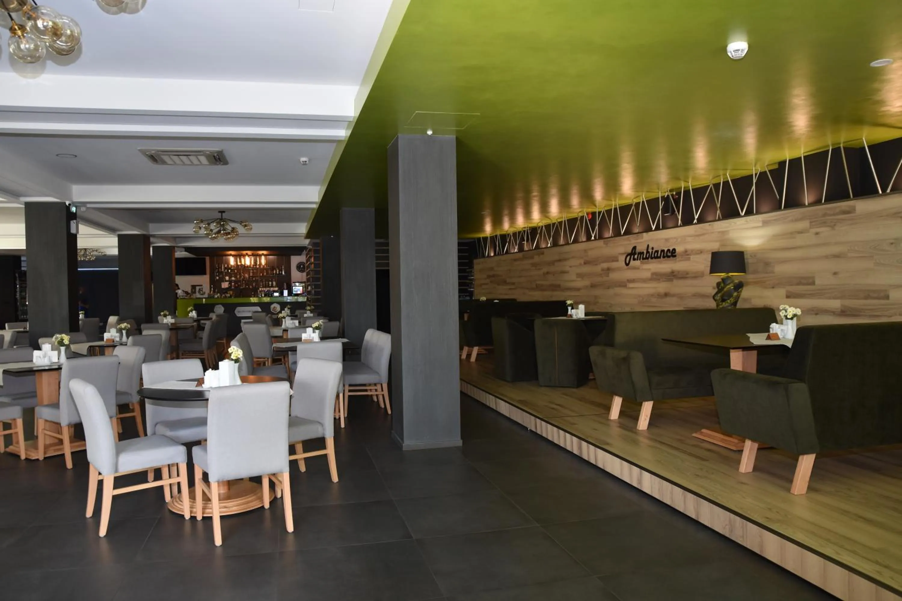 Restaurant/places to eat in Hotel Bulevard