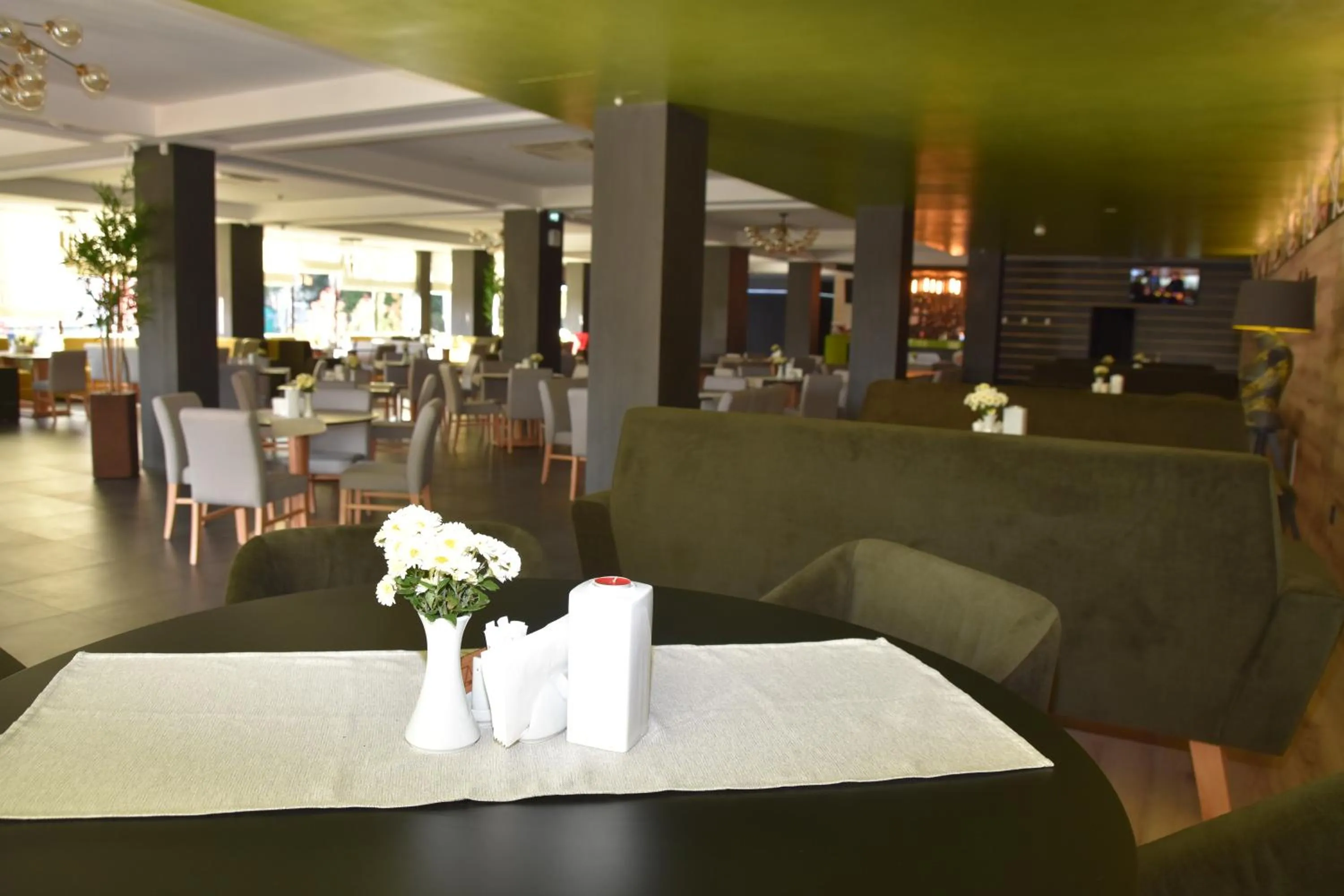 Restaurant/places to eat in Hotel Bulevard