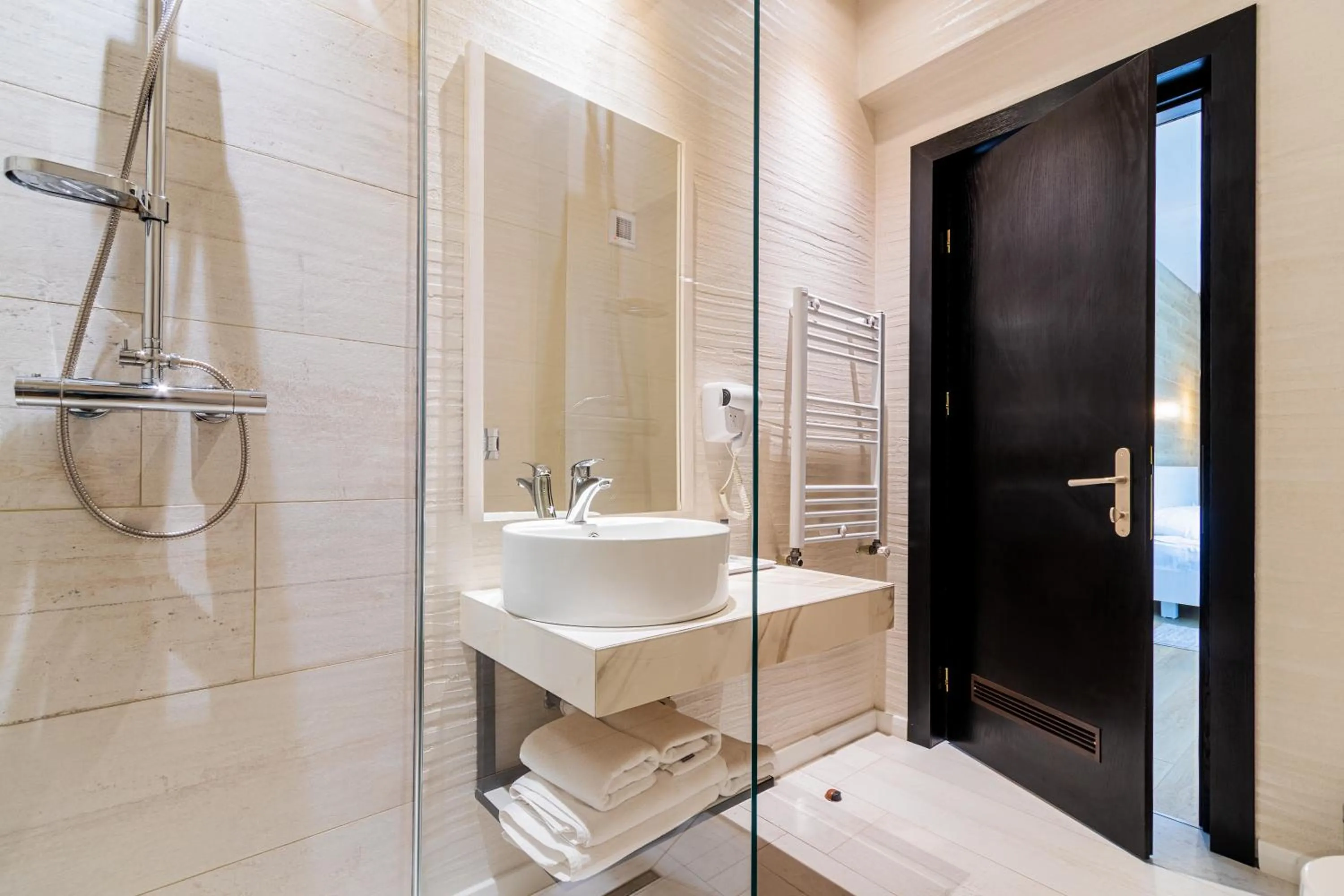 Shower in Hotel Bulevard