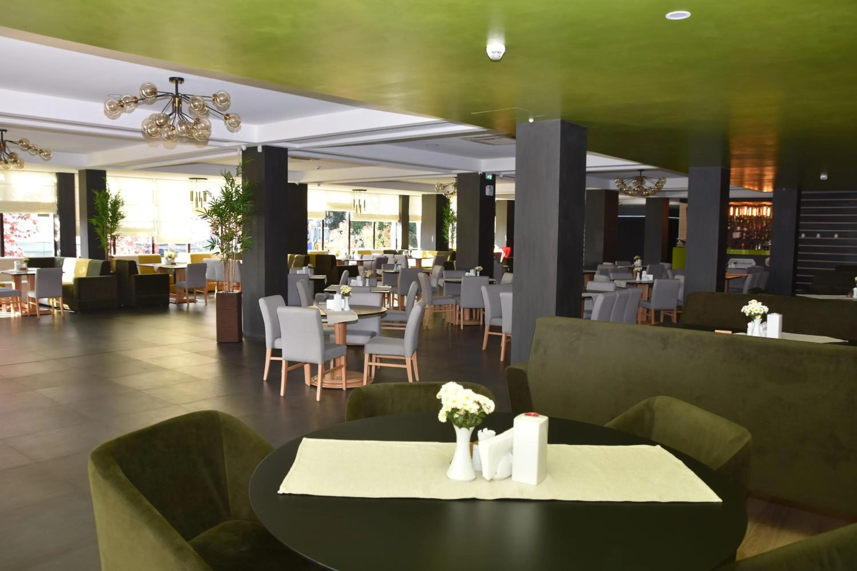 Restaurant/places to eat in Hotel Bulevard