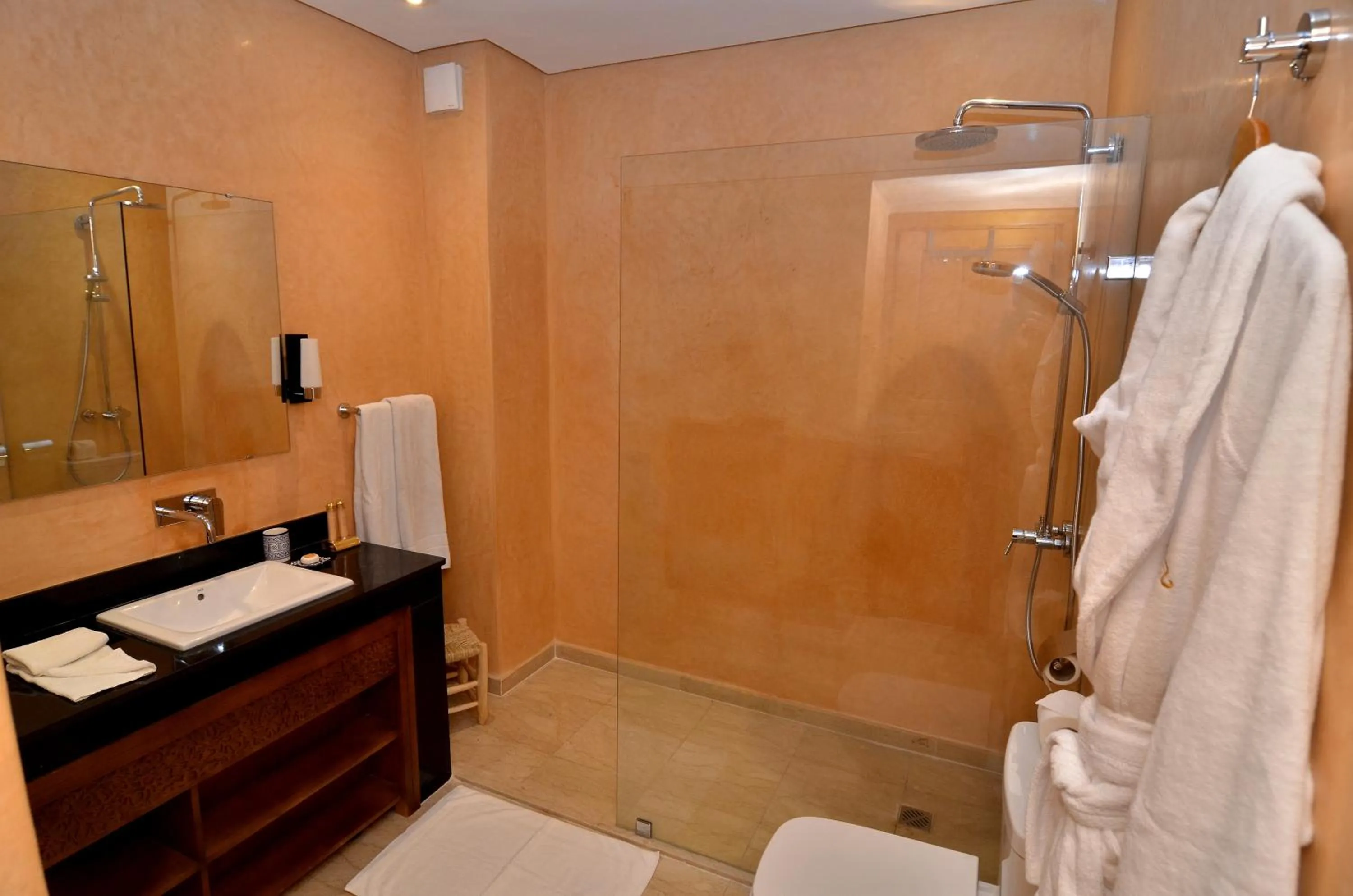 Shower in Riad Al Ansari