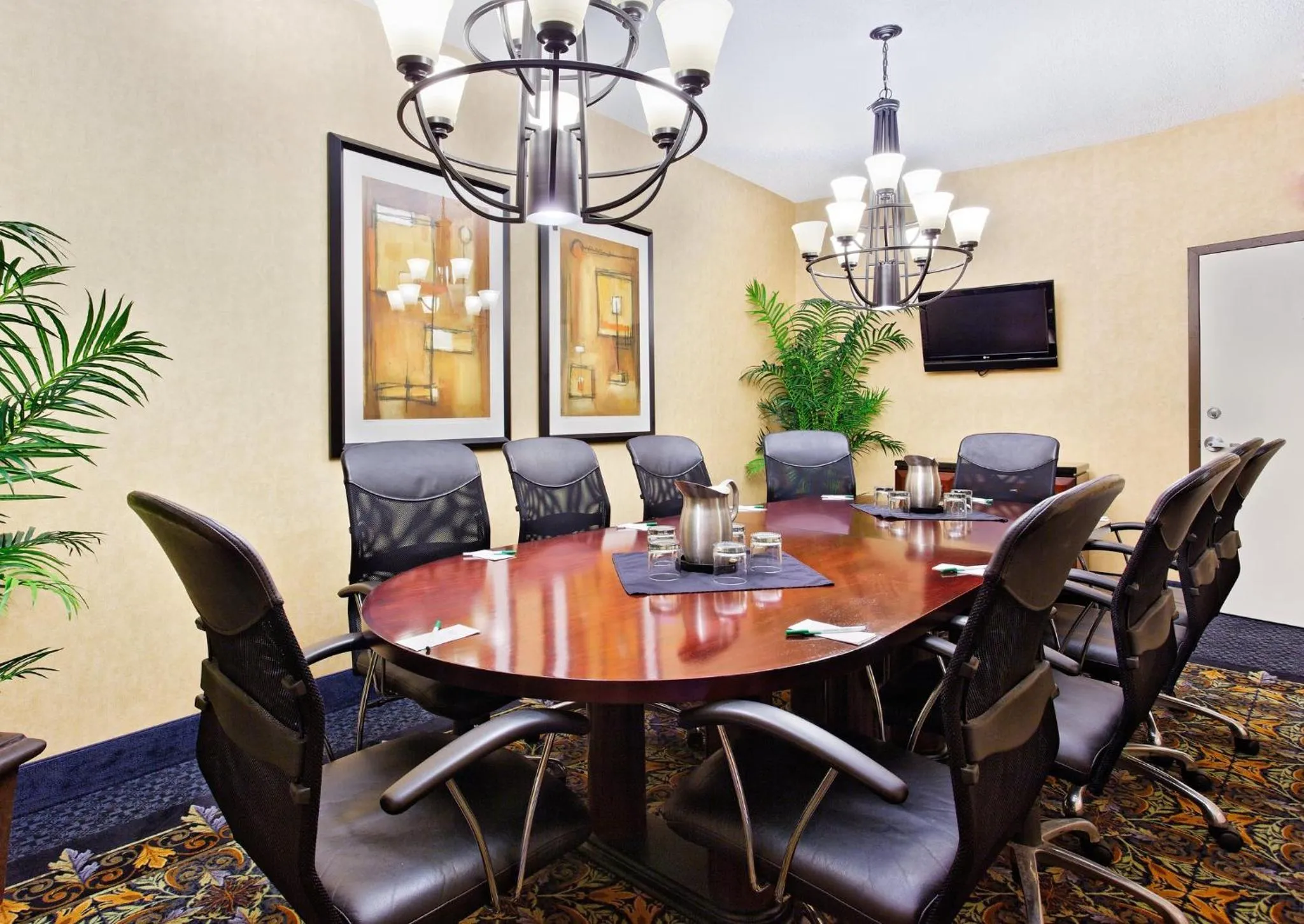Meeting/conference room in Holiday Inn Express Dallas Market Center by IHG