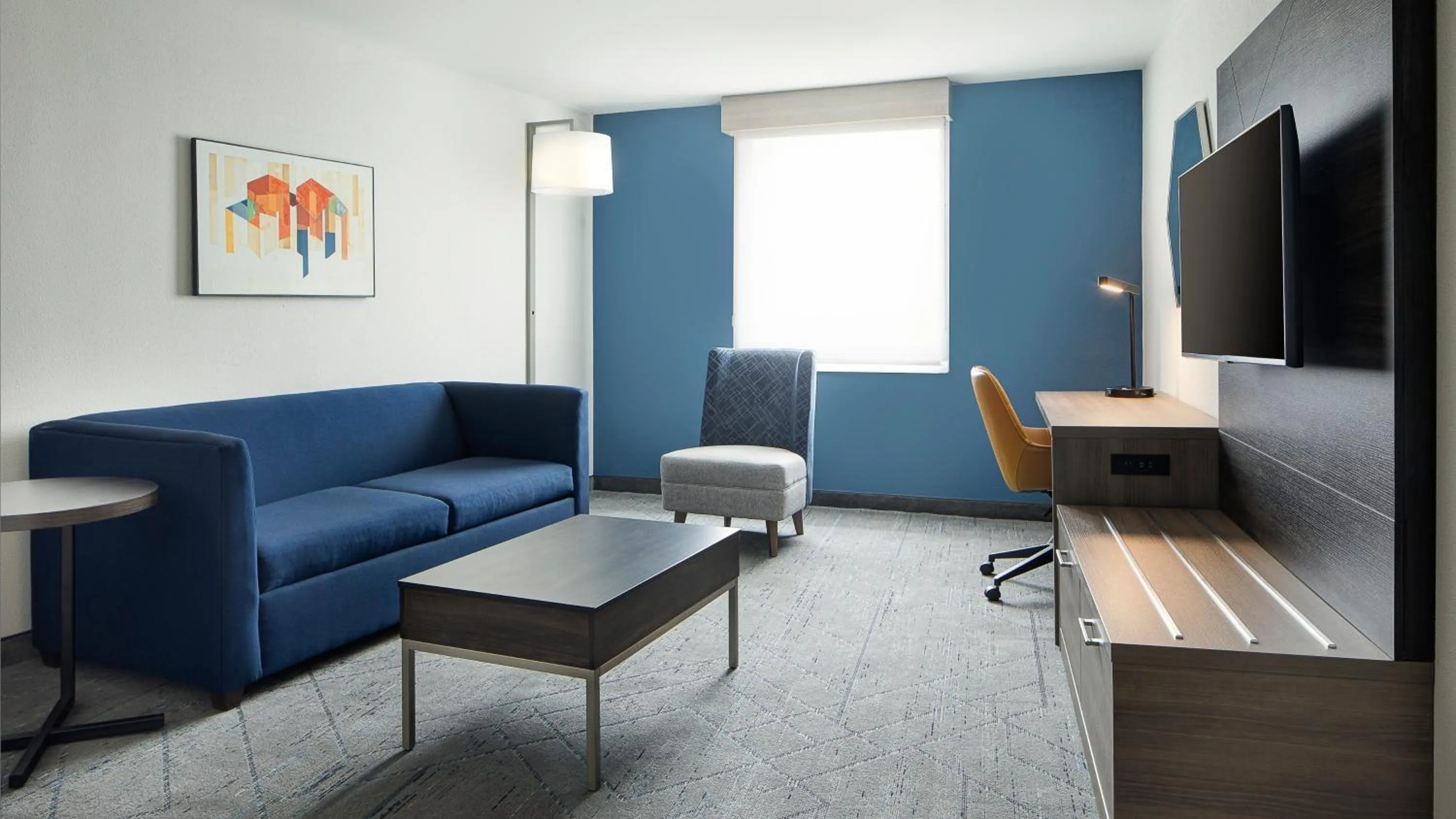 Photo of the whole room in Holiday Inn Express Dallas Market Center by IHG