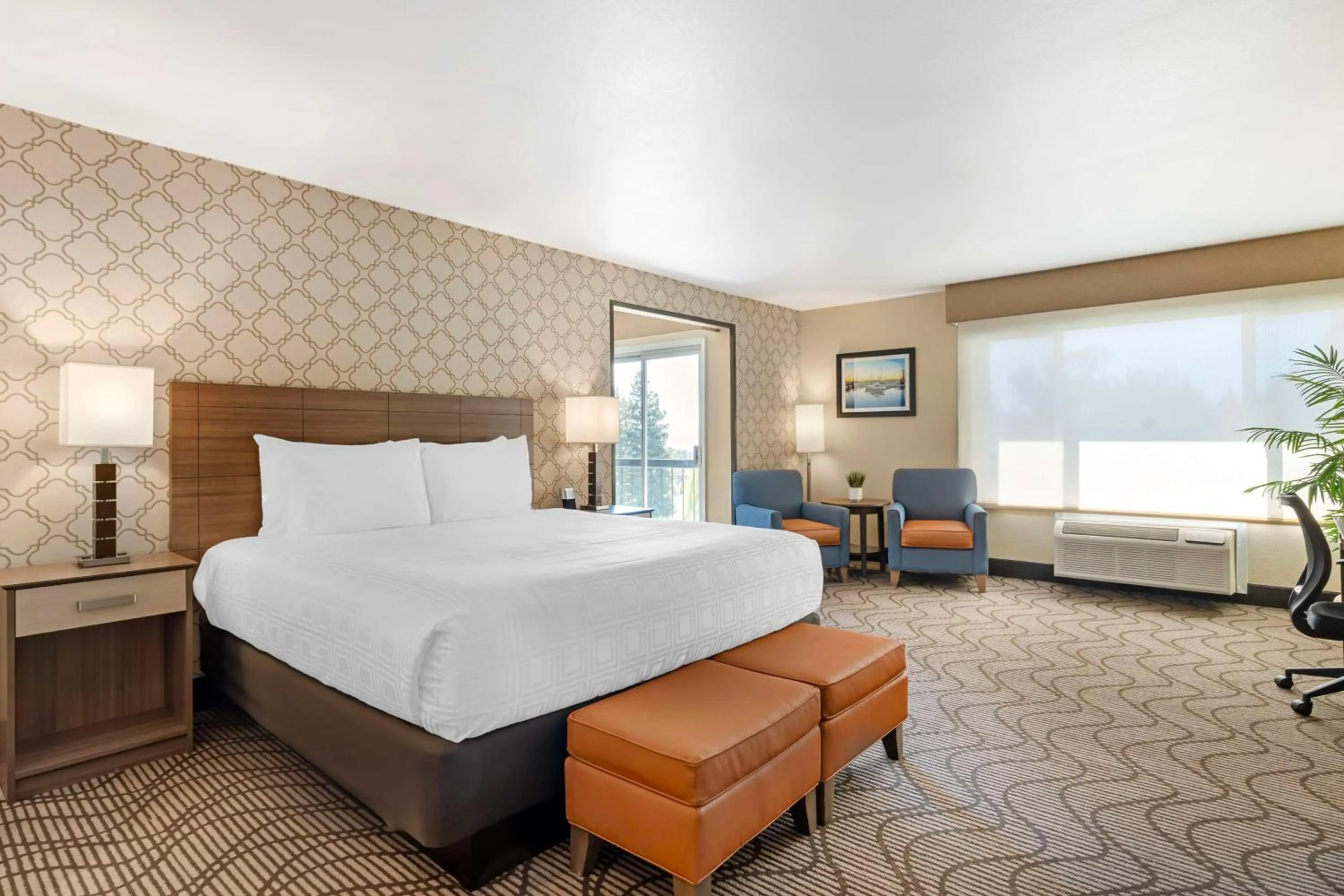 Photo of the whole room, Bed in Best Western Plus Heritage Inn