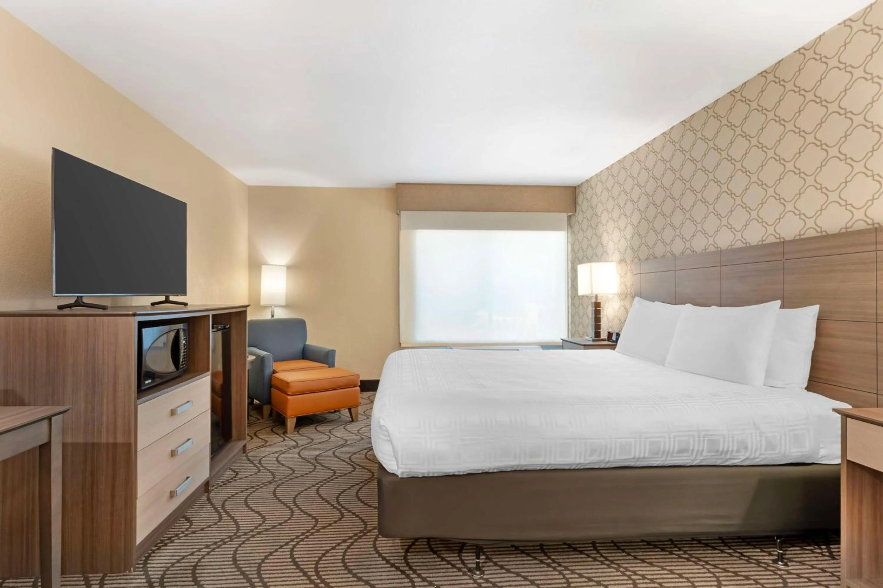 Bedroom, Bed in Best Western Plus Heritage Inn