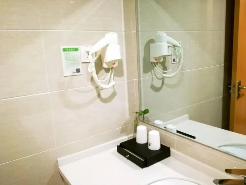 Vatica Xuzhou Suining Bus Station Building Materials City Hotel