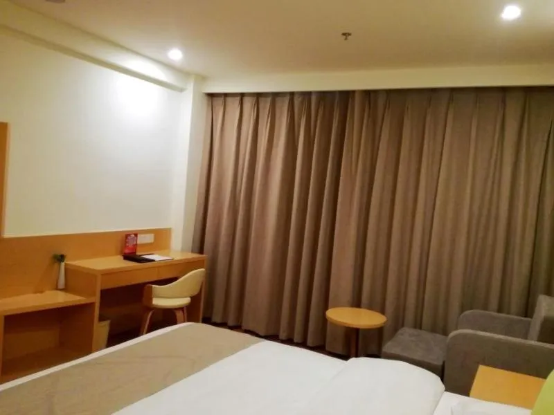 Bed in Vatica Xuzhou Suining Bus Station Building Materials City Hotel