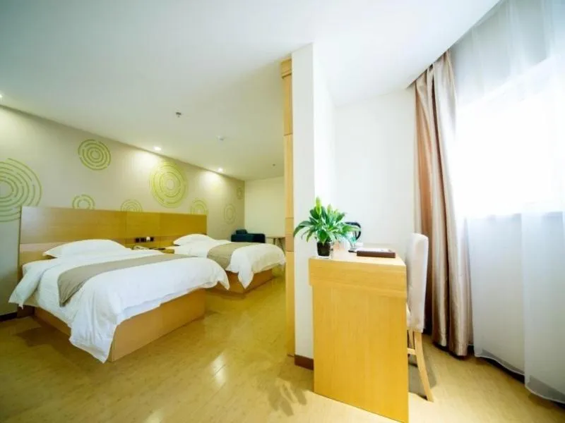 Bed in GreenTree Inn Liaocheng Economic Development Zone Huitong Logistics Park Express Hotel