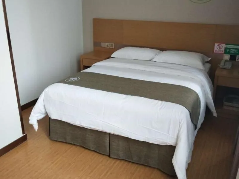 Bed in GreenTree Inn Shangqiu Liangyuan District Suiyang Avenue Hotel