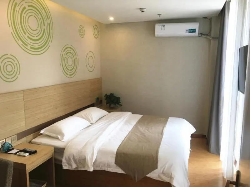Bed in GreenTree Inn Chengde Development Zone University City Express Hotel