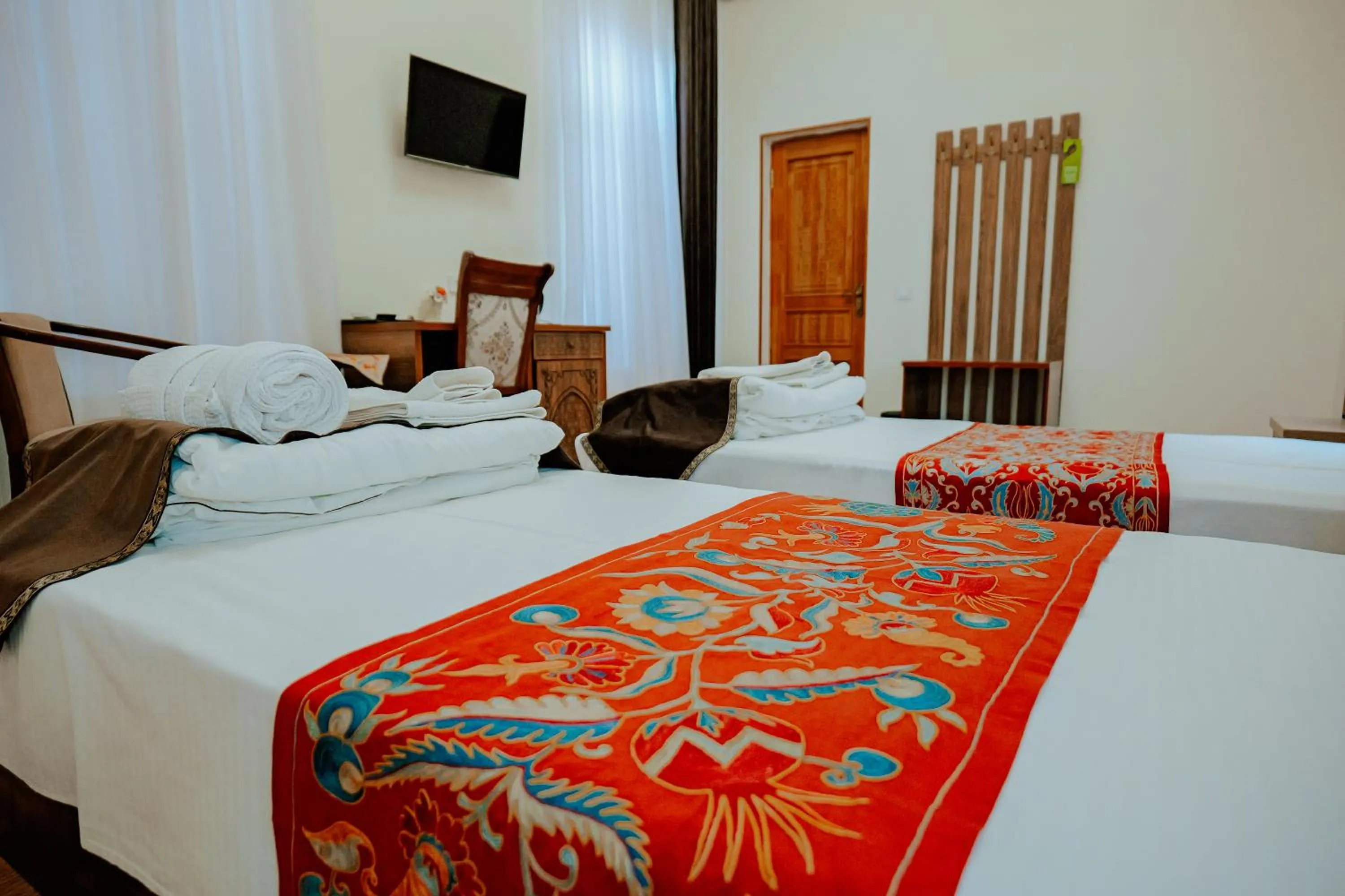 Communal lounge/ TV room, Bed in Imperial Palace Bukhara