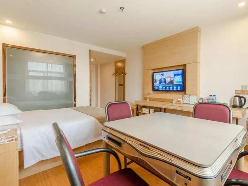 Bed in GreenTree Inn LiuAn Huoshan County Yingjia Avenue County Hospital Express Hotel