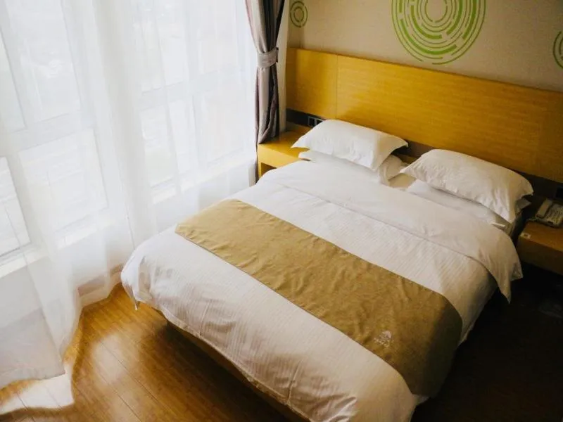 Bed in GreenTree Inn HuaiAn Area for development Shenzhen East Road Express Hotel