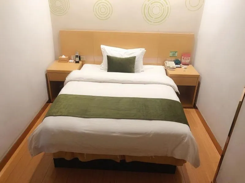 Bed in GreenTree Inn Xinyang Gushi County Yucheng Avenue Express Hotel