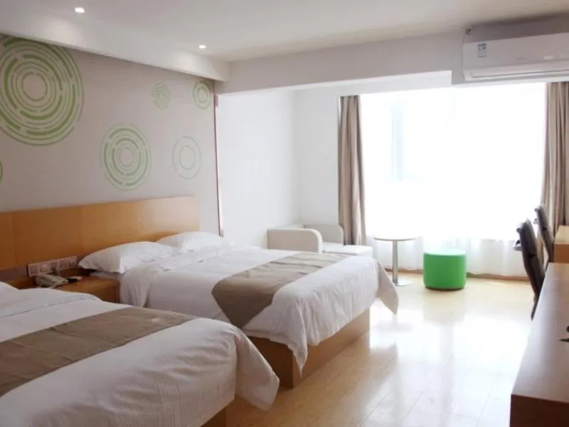 Bed in GreenTree Inn Jinan Licheng District Fenghuang Road High-speed Railway East Station Express Hotel